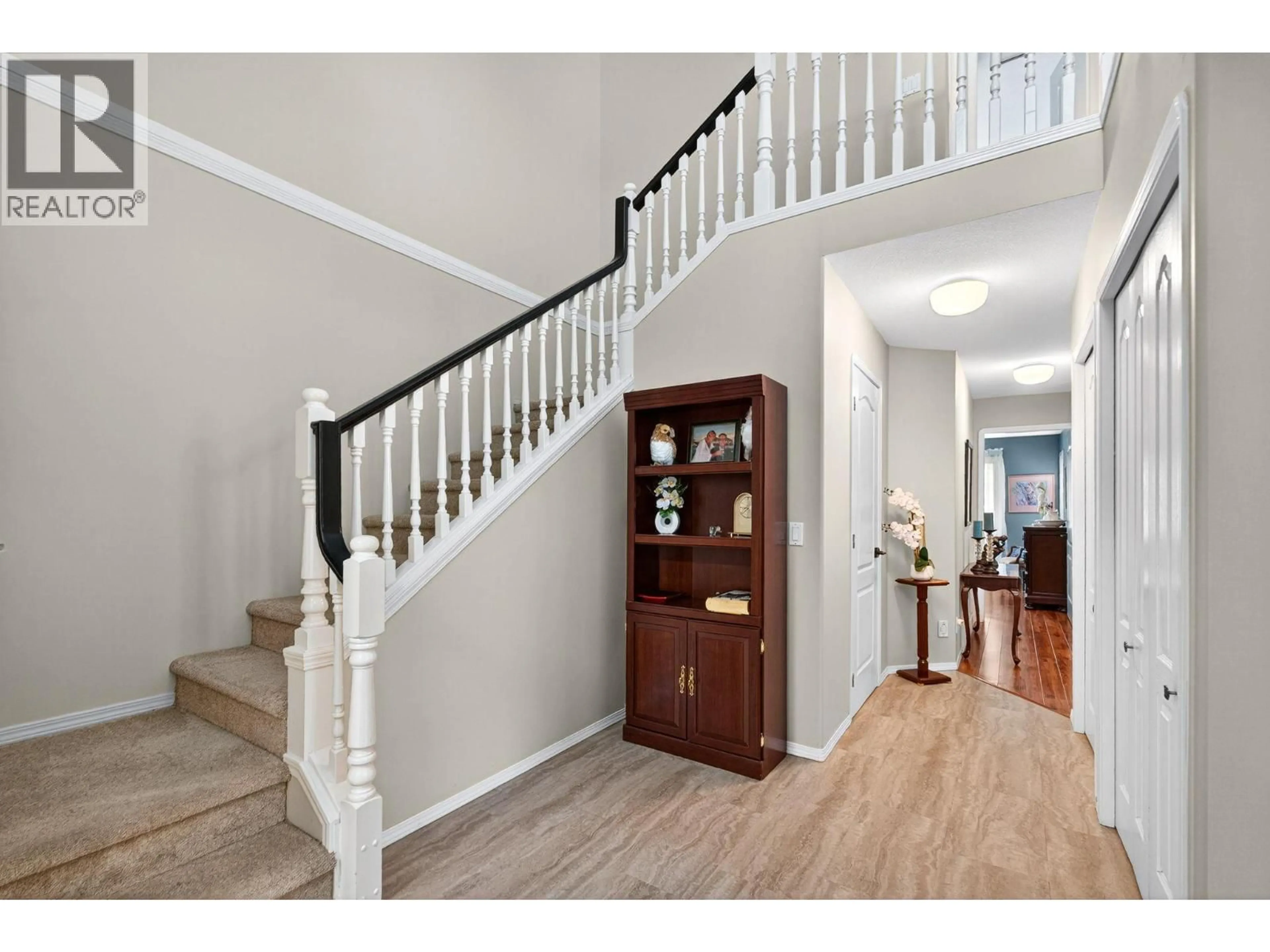 Indoor entryway for 24 - 545 GLENMEADOWS ROAD, Kelowna British Columbia V1V1W8