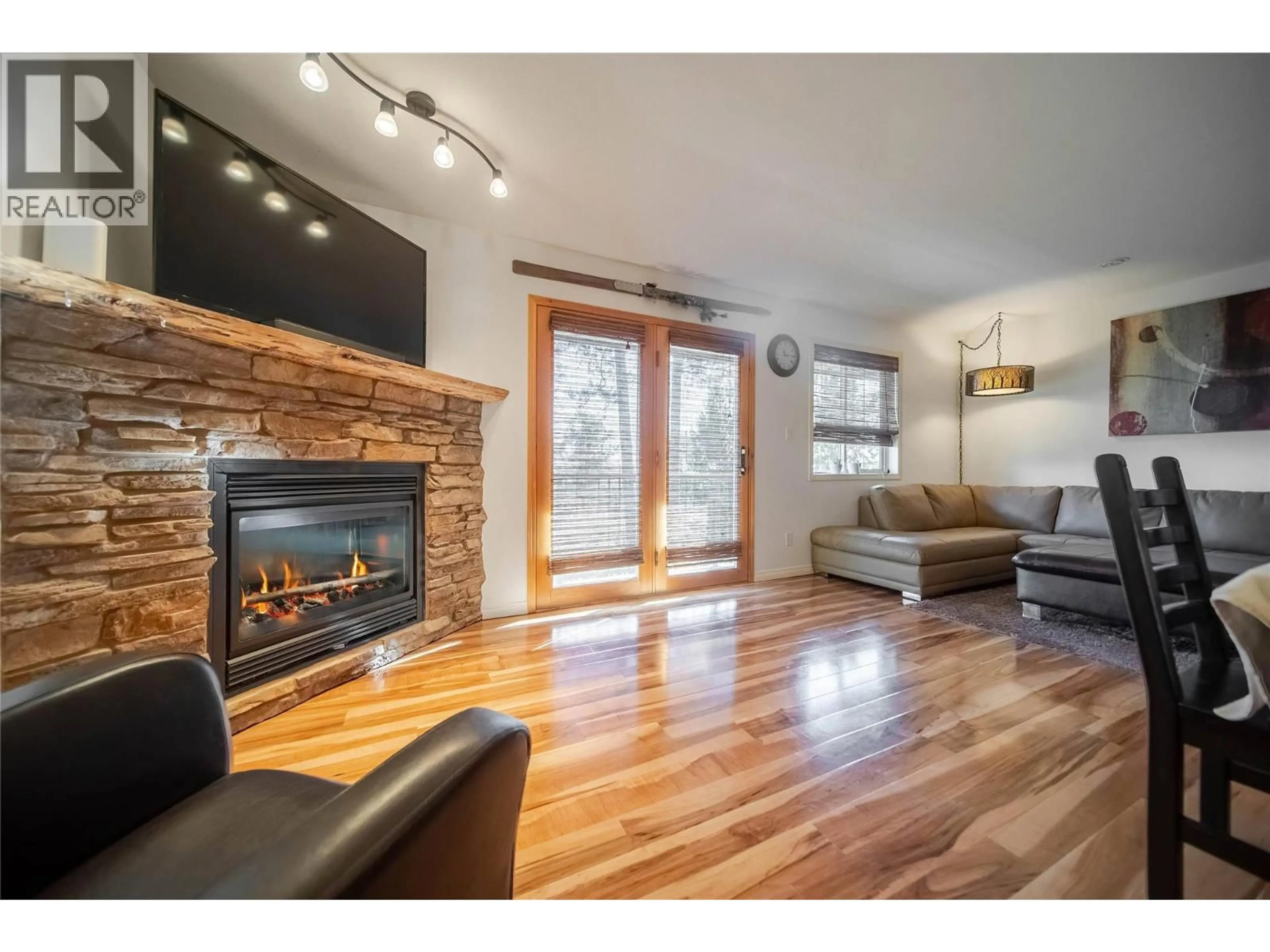 Living room with furniture, wood/laminate floor for 303 - 910 DOGWOOD DRIVE, Kimberley British Columbia V1A2Y5