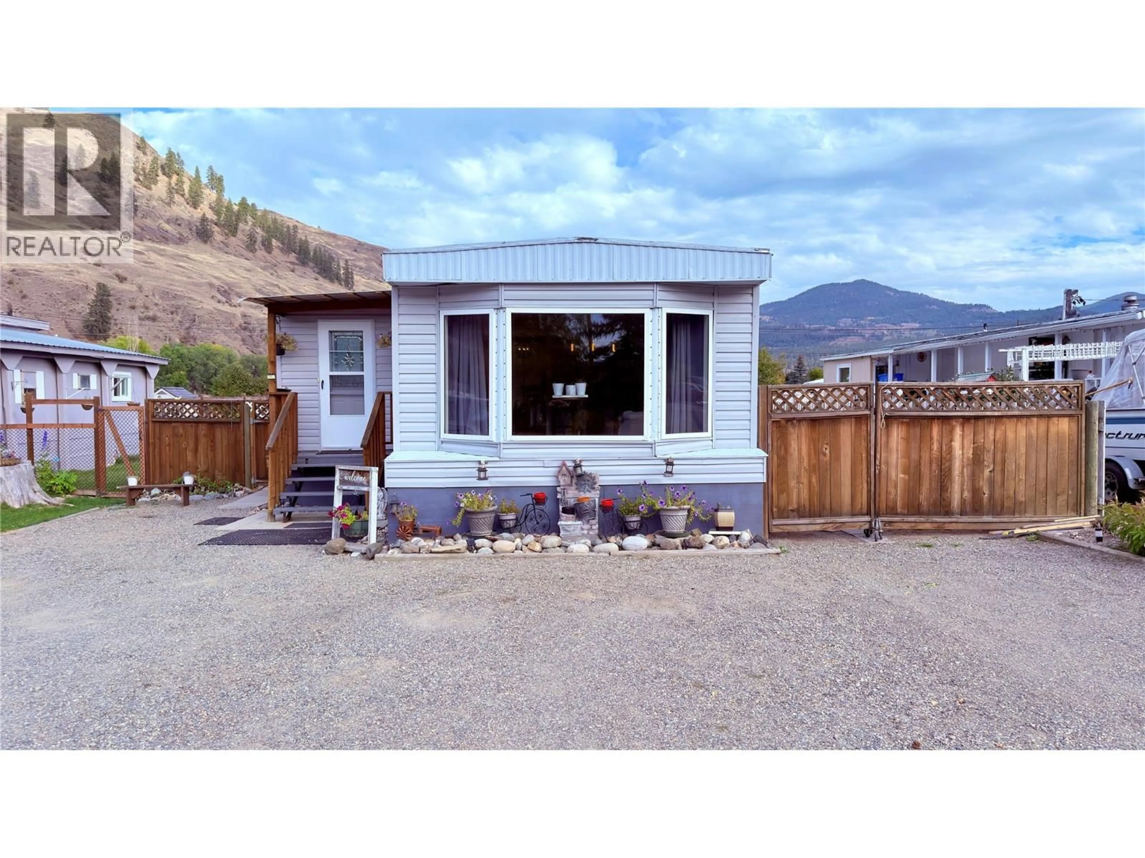 Home with vinyl exterior material, mountain view for 3 - 925 THIRTEENTH AVENUE, Midway British Columbia V0H1M0