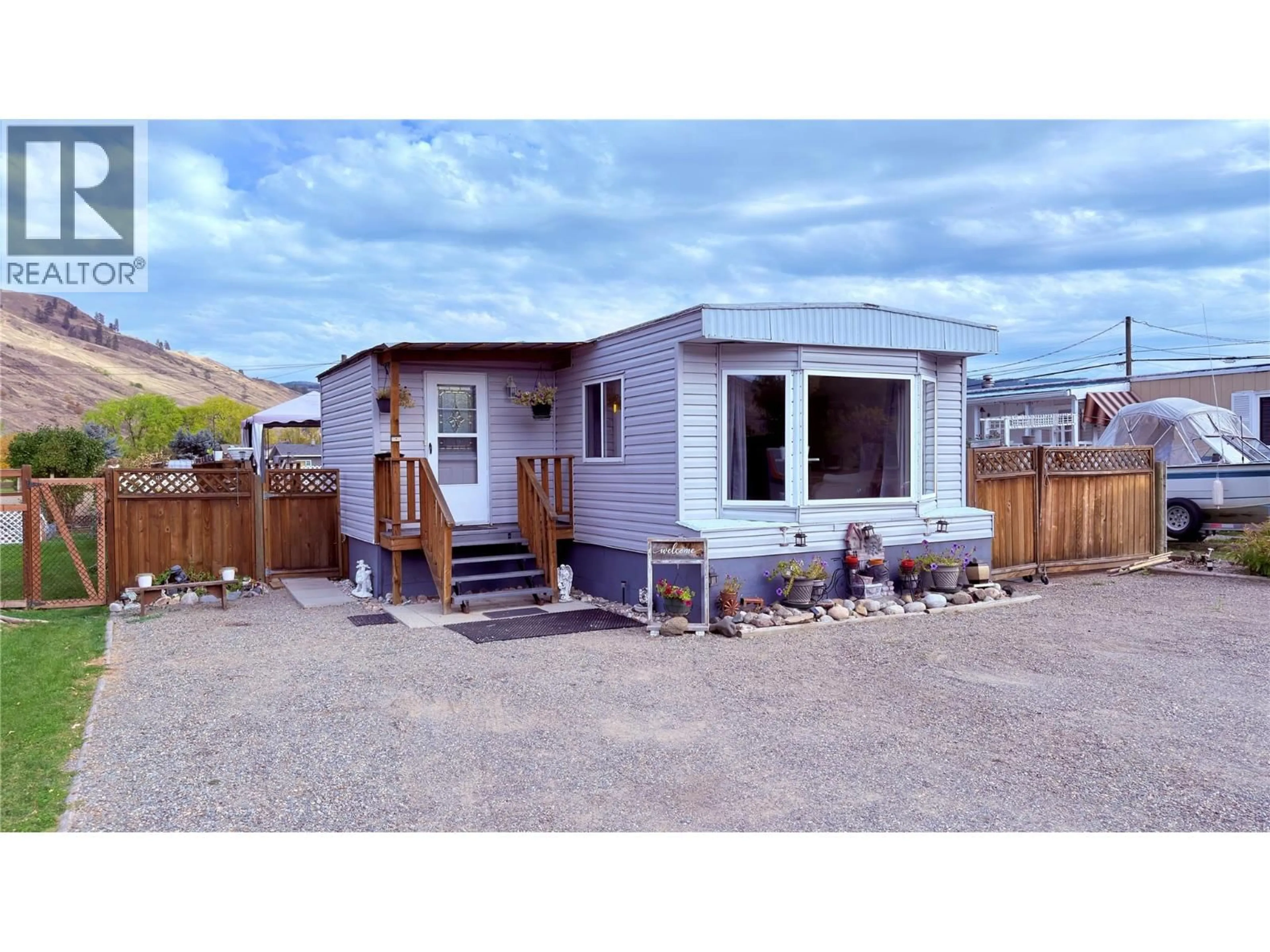Home with vinyl exterior material, street for 3 - 925 THIRTEENTH AVENUE, Midway British Columbia V0H1M0