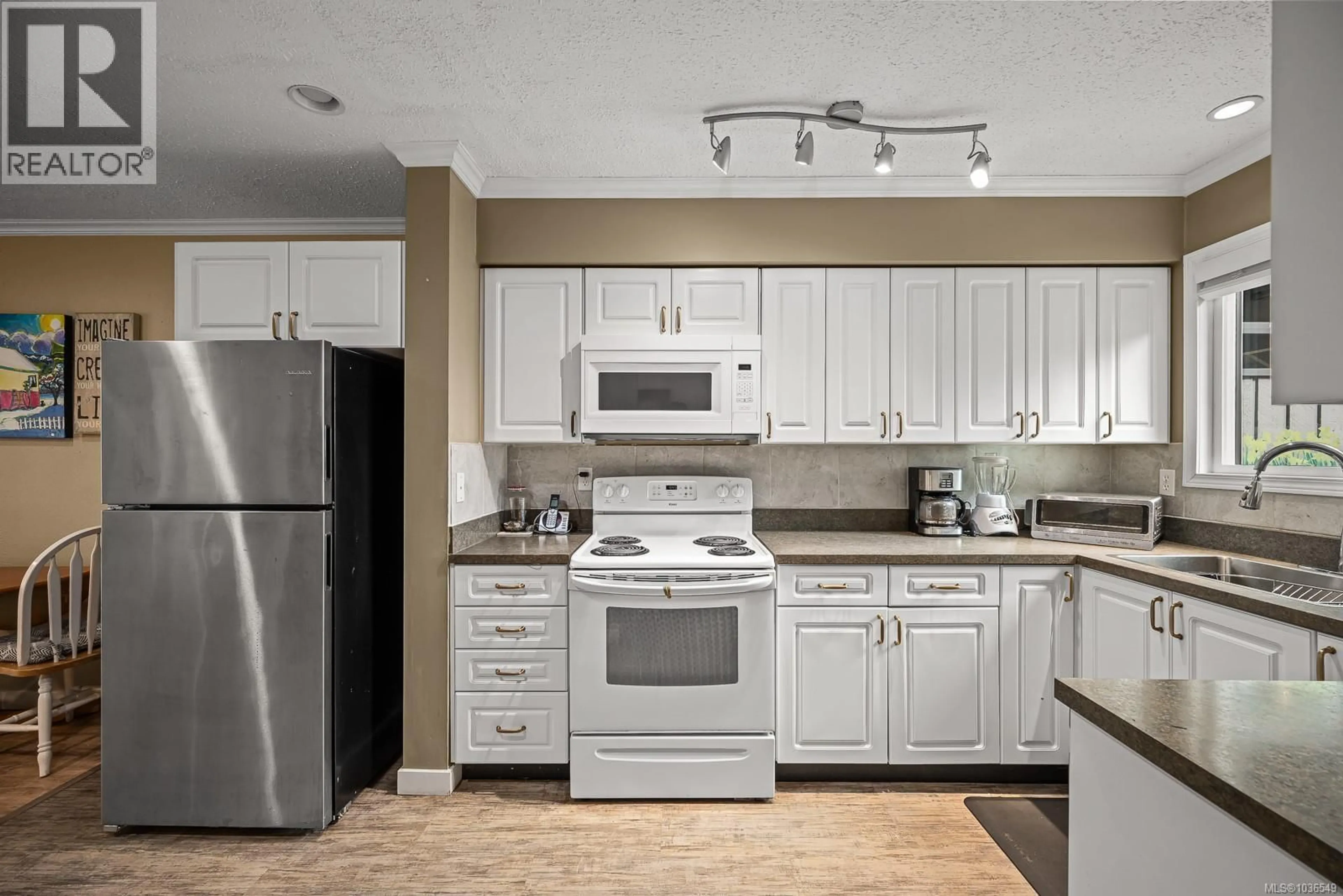 Standard kitchen, unknown for 18 - 158 BACK ROAD, Courtenay British Columbia V9N3W6
