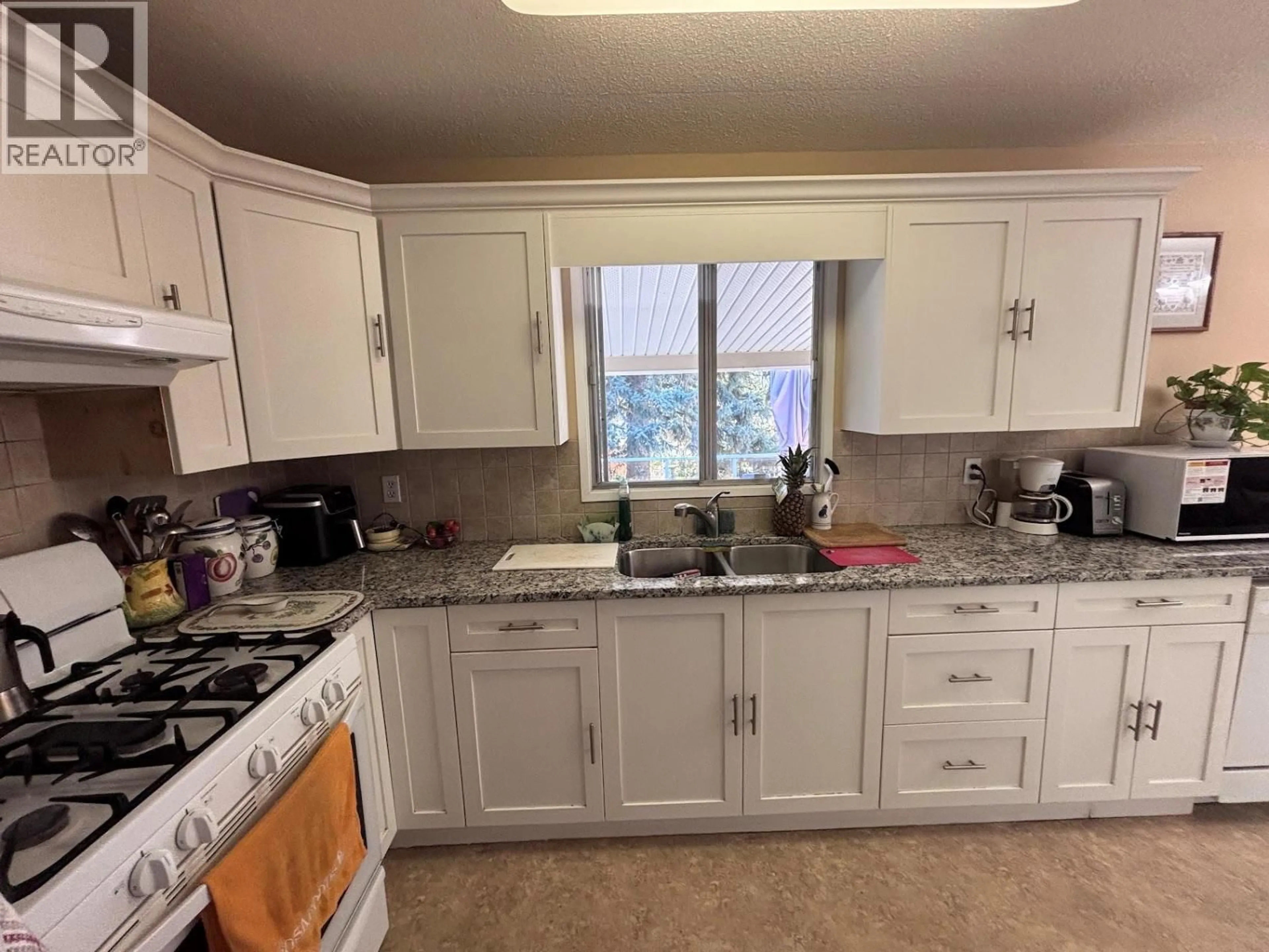 Standard kitchen, unknown for 2621 SANDPIPER DRIVE, Kamloops British Columbia V2B6G1