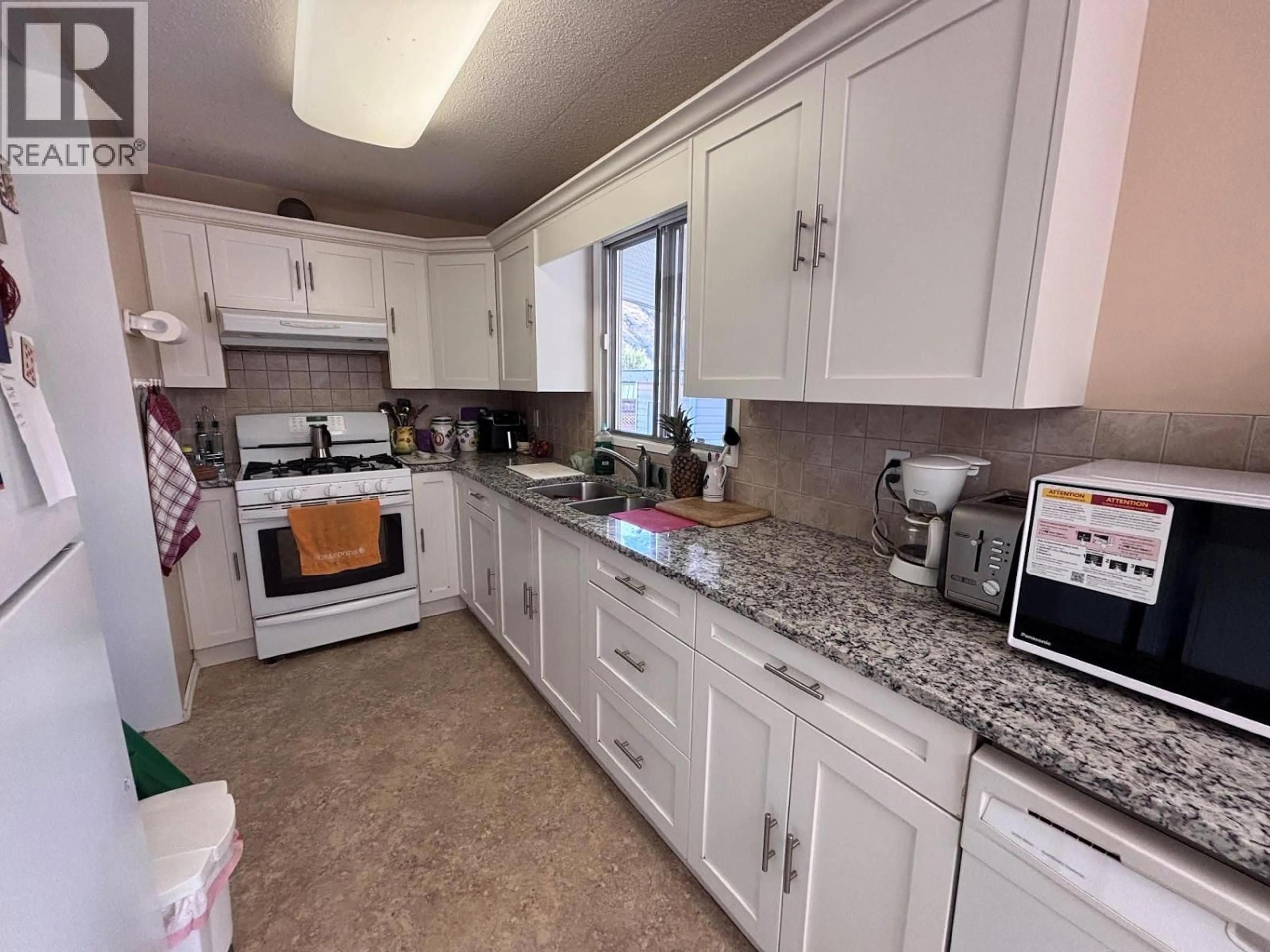 Standard kitchen, ceramic/tile floor for 2621 SANDPIPER DRIVE, Kamloops British Columbia V2B6G1