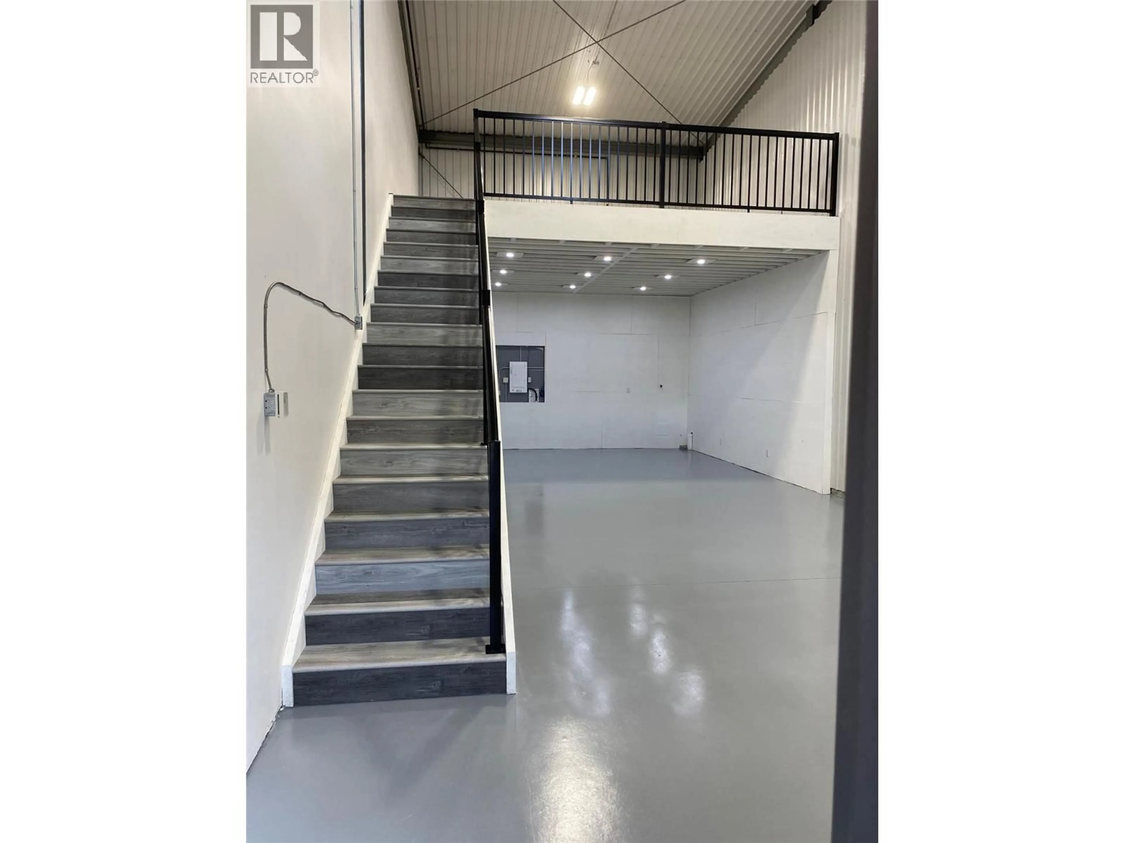 Indoor foyer for 24 - 1496 HIGHWAY 93/95 HIGHWAY, Windermere British Columbia V0B2L1