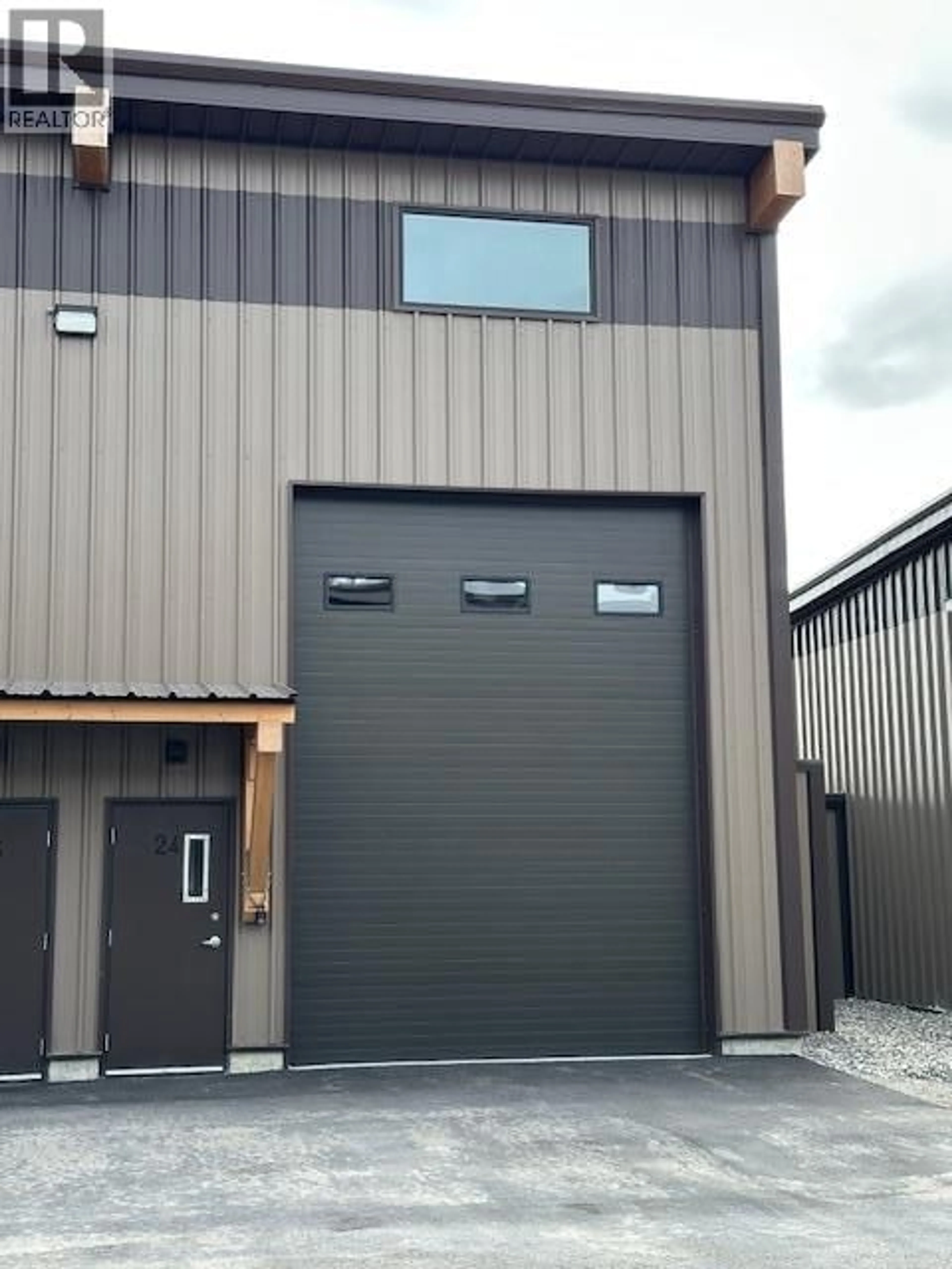 Indoor garage for 24 - 1496 HIGHWAY 93/95 HIGHWAY, Windermere British Columbia V0B2L1