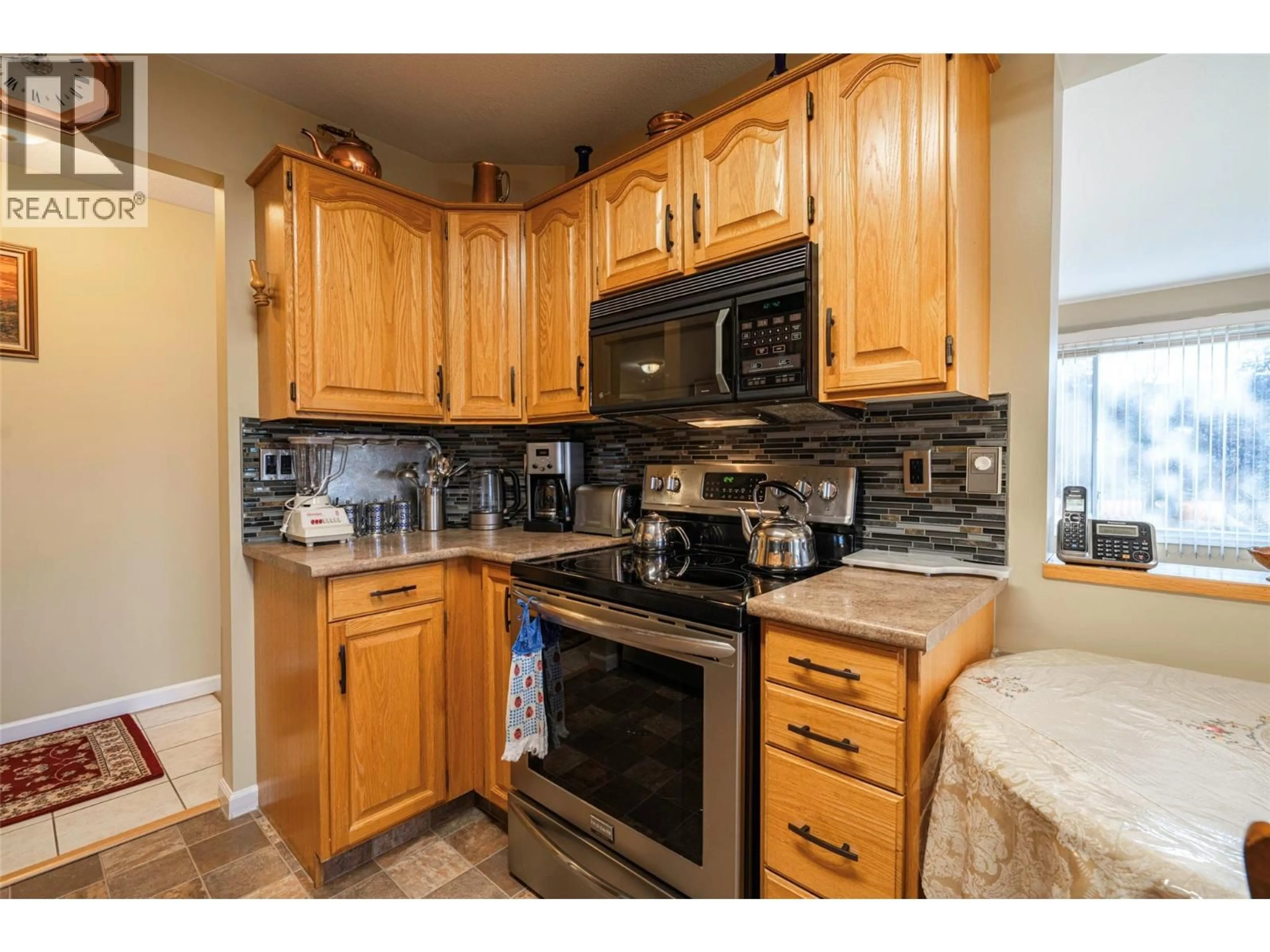 Standard kitchen, ceramic/tile floor for 308 - 945 LAWRENCE AVENUE, Kelowna British Columbia V1Y6M3
