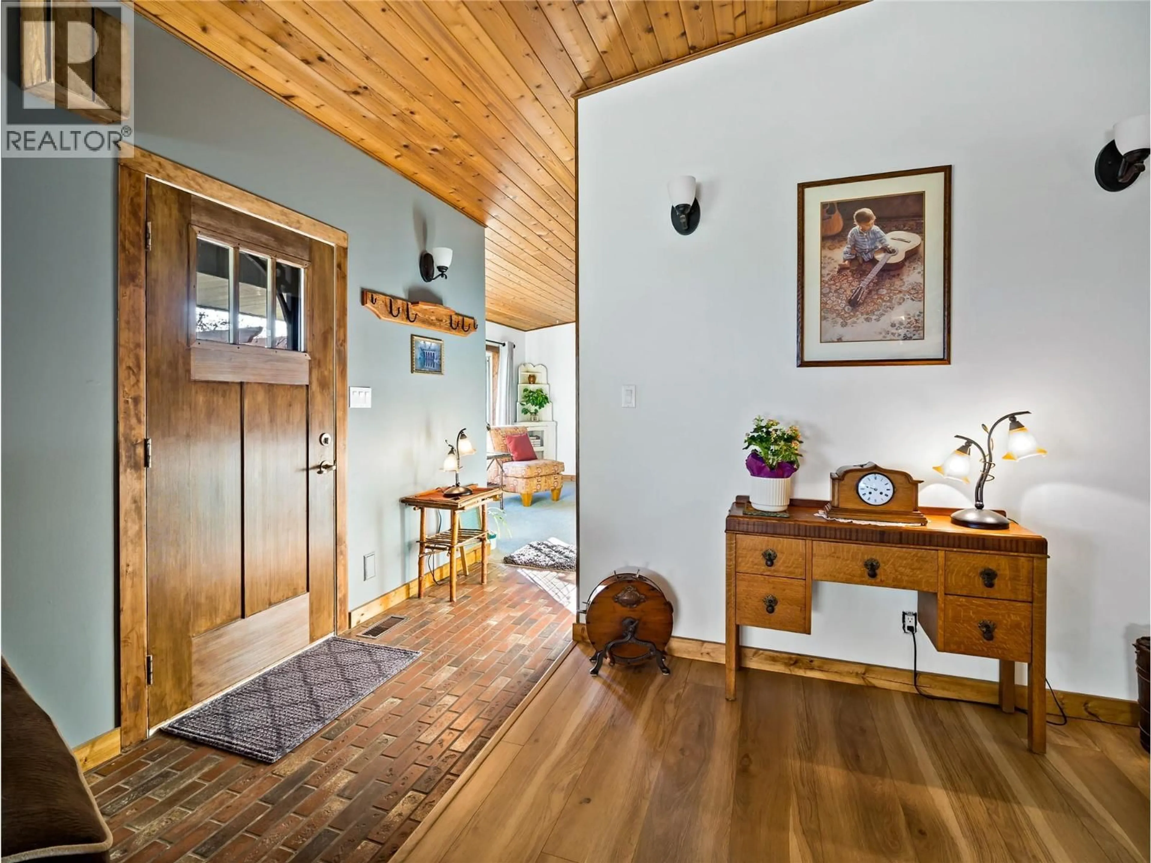 Indoor entryway for 4250 FREDERICK ROAD, Armstrong British Columbia V3Y0M9