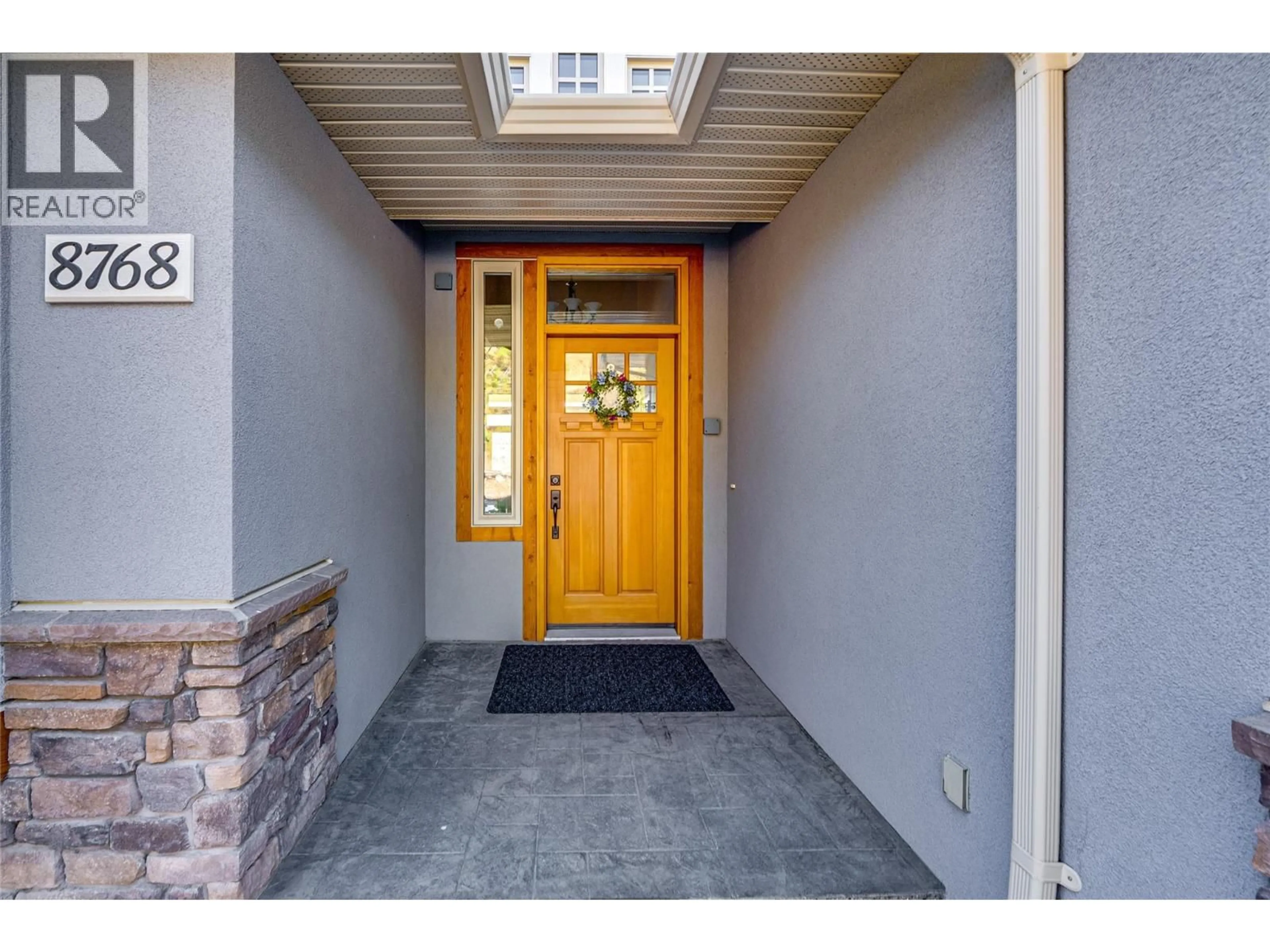 Indoor entryway for 8768 CORTLAND PLACE, Coldstream British Columbia V1B4B8