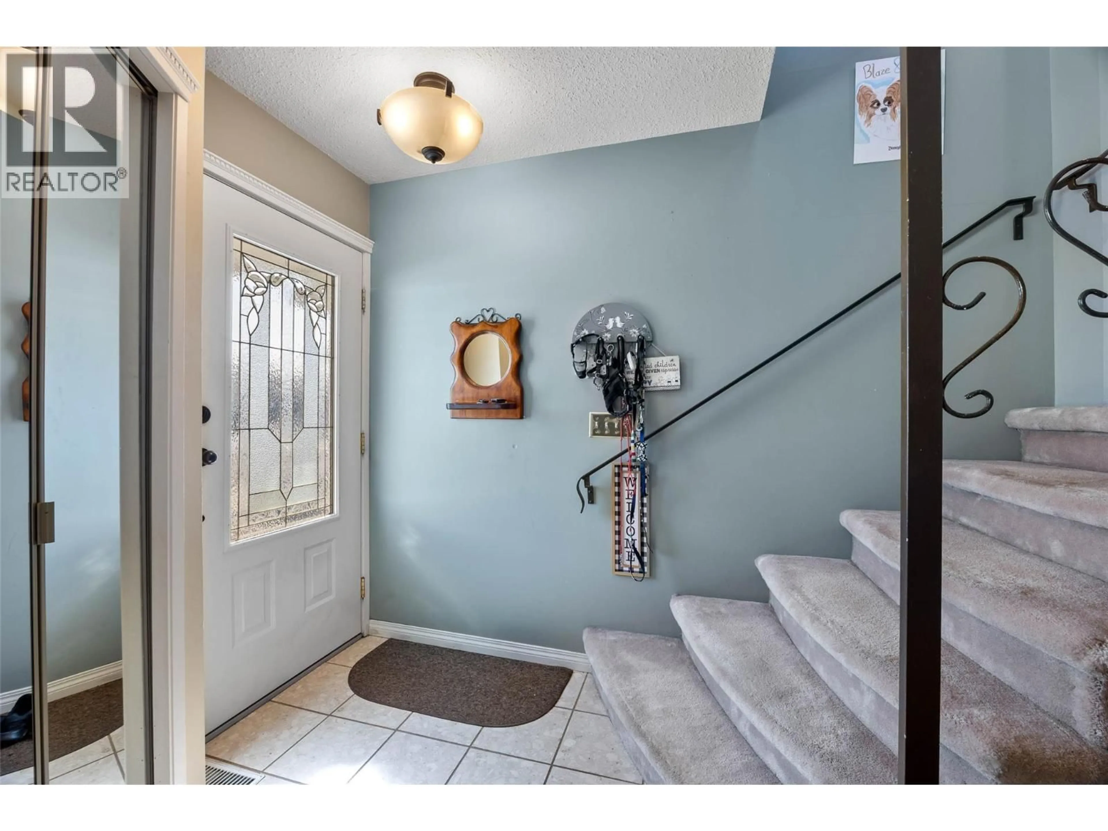 Indoor entryway for 820 OLLEK STREET, Kamloops British Columbia V2B5A9