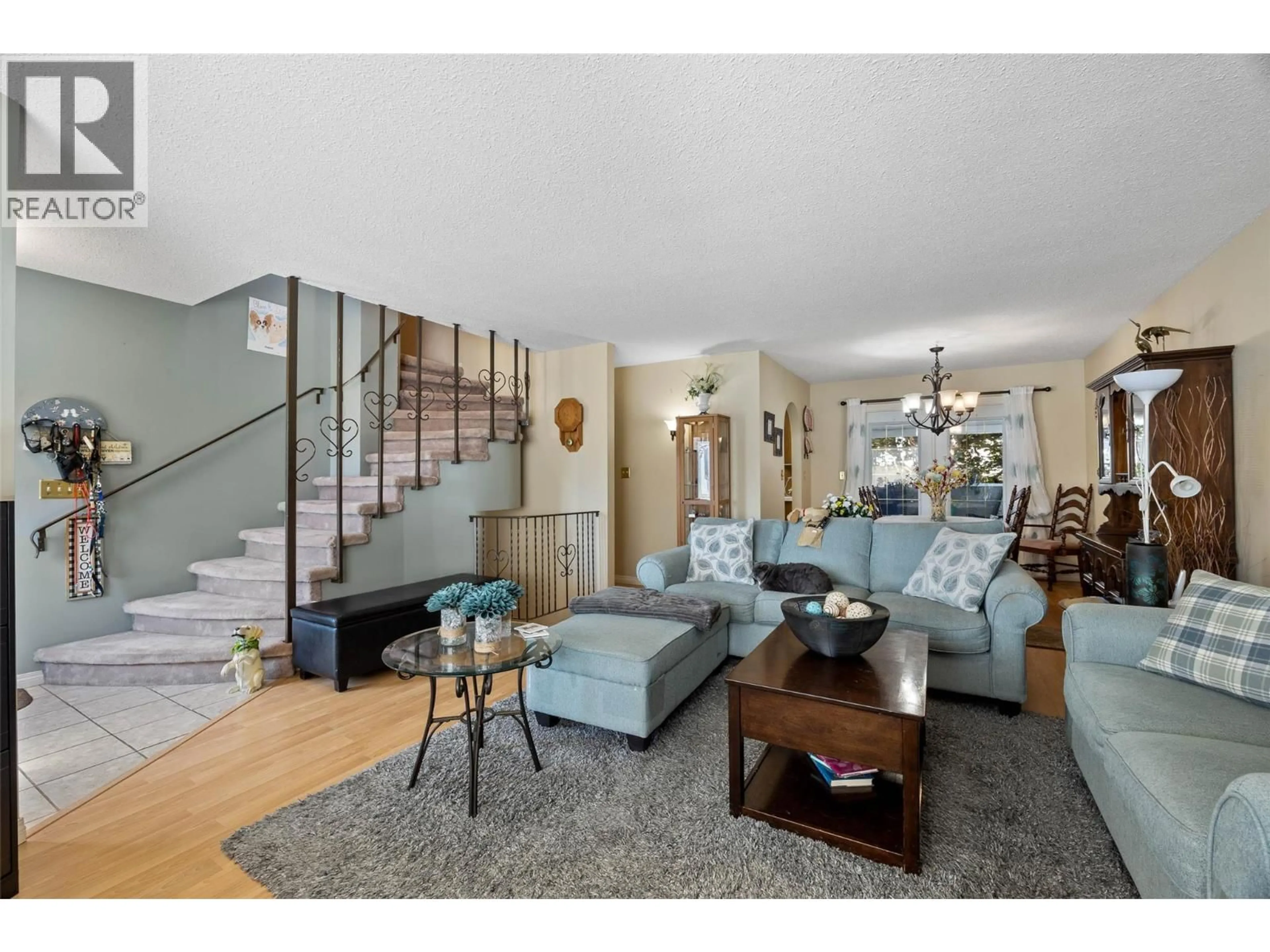 Living room with furniture, unknown for 820 OLLEK STREET, Kamloops British Columbia V2B5A9