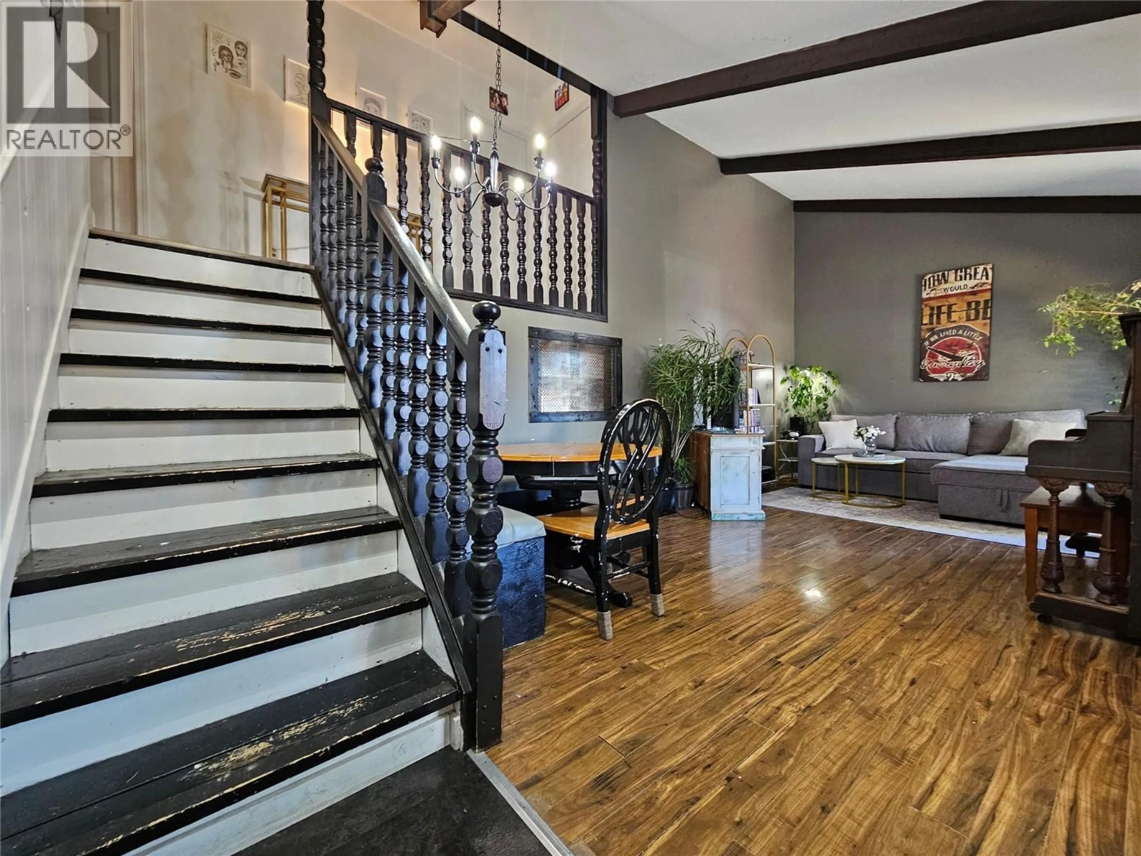 Indoor foyer for 436 ORIOLE WAY, Barriere British Columbia V0E1E0