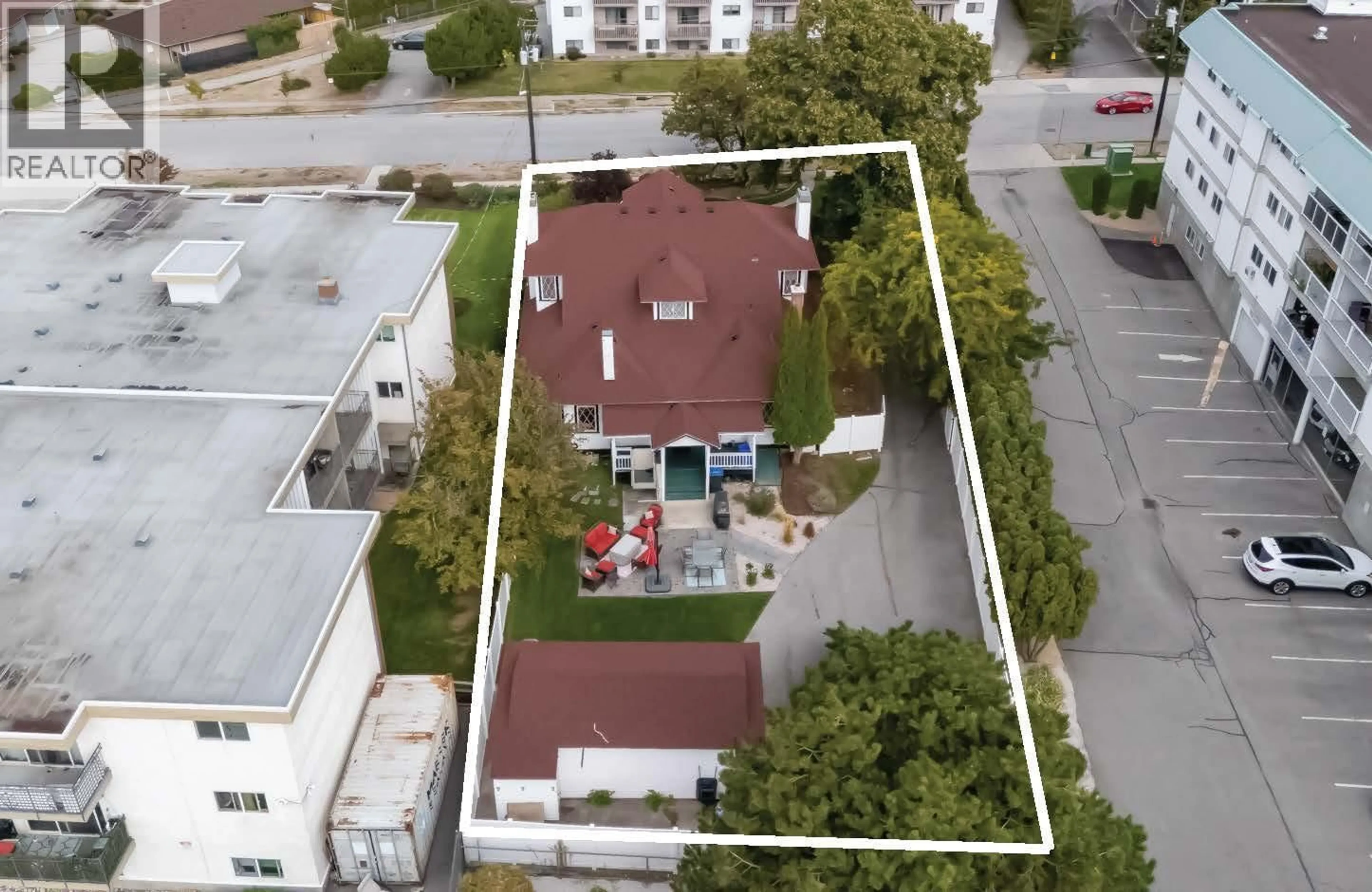 A pic from outside/outdoor area/front of a property/back of a property/a pic from drone, street for 150 EDMONTON AVENUE, Penticton British Columbia V2A2G8