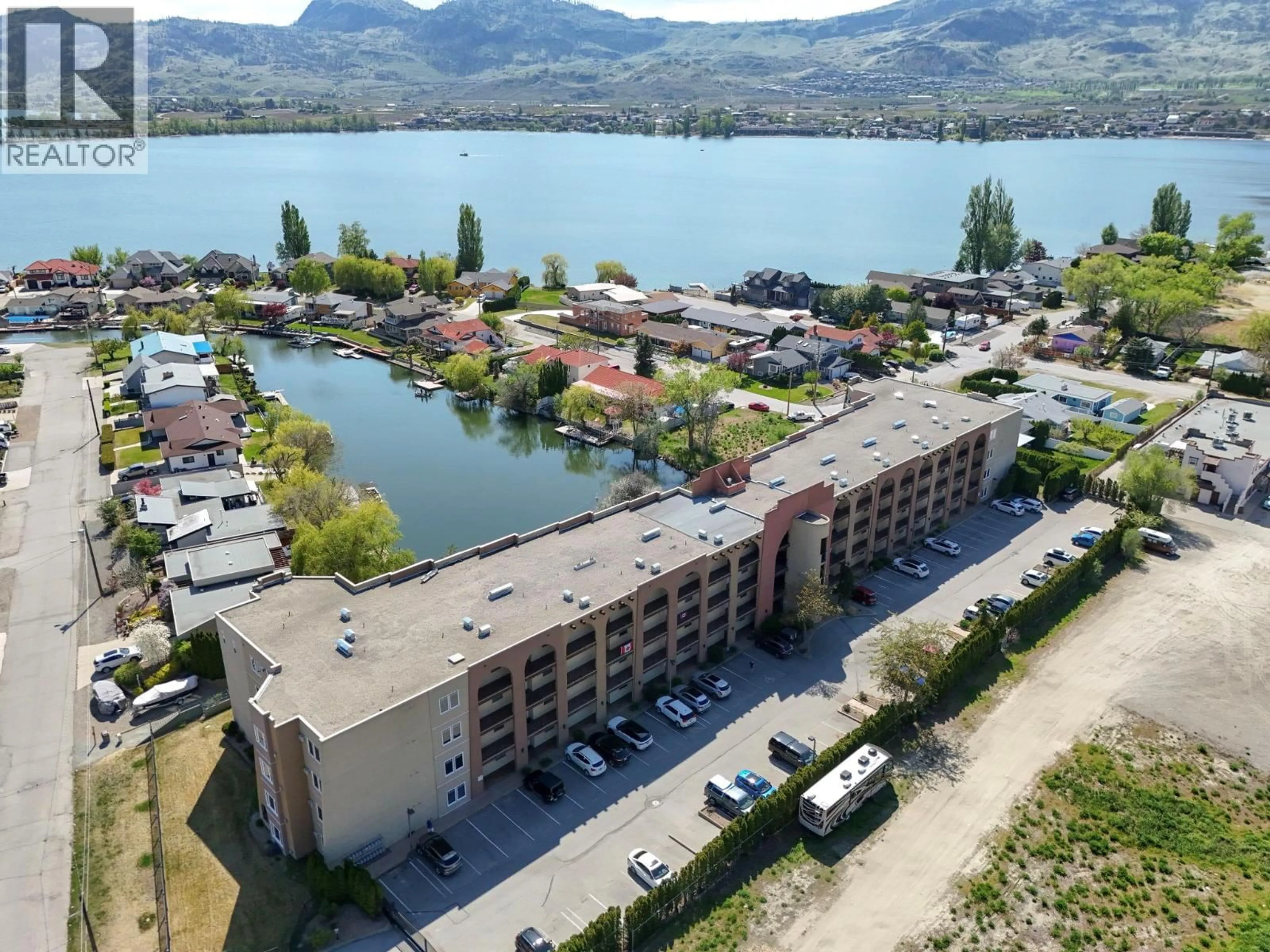 A pic from outside/outdoor area/front of a property/back of a property/a pic from drone, water/lake/river/ocean view for 106 - 15 SOLANA KEY COURT, Osoyoos British Columbia V0H1V3