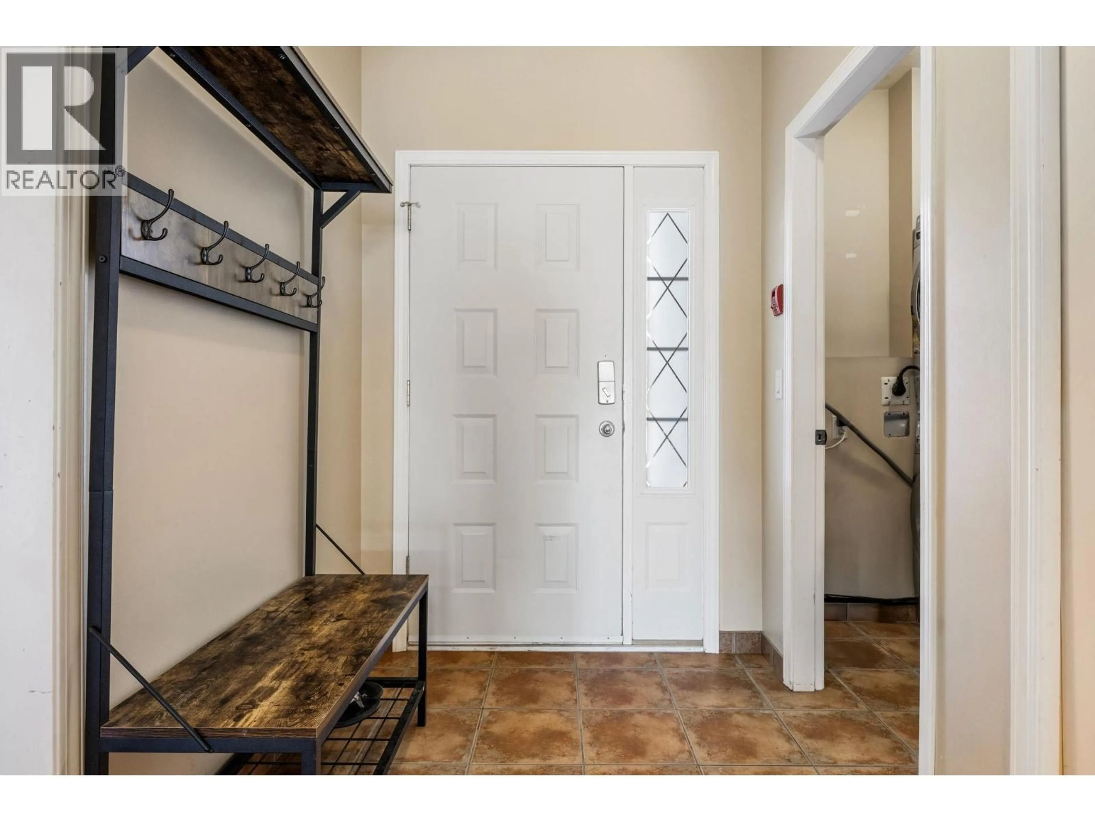 Indoor entryway for 106 - 15 SOLANA KEY COURT, Osoyoos British Columbia V0H1V3