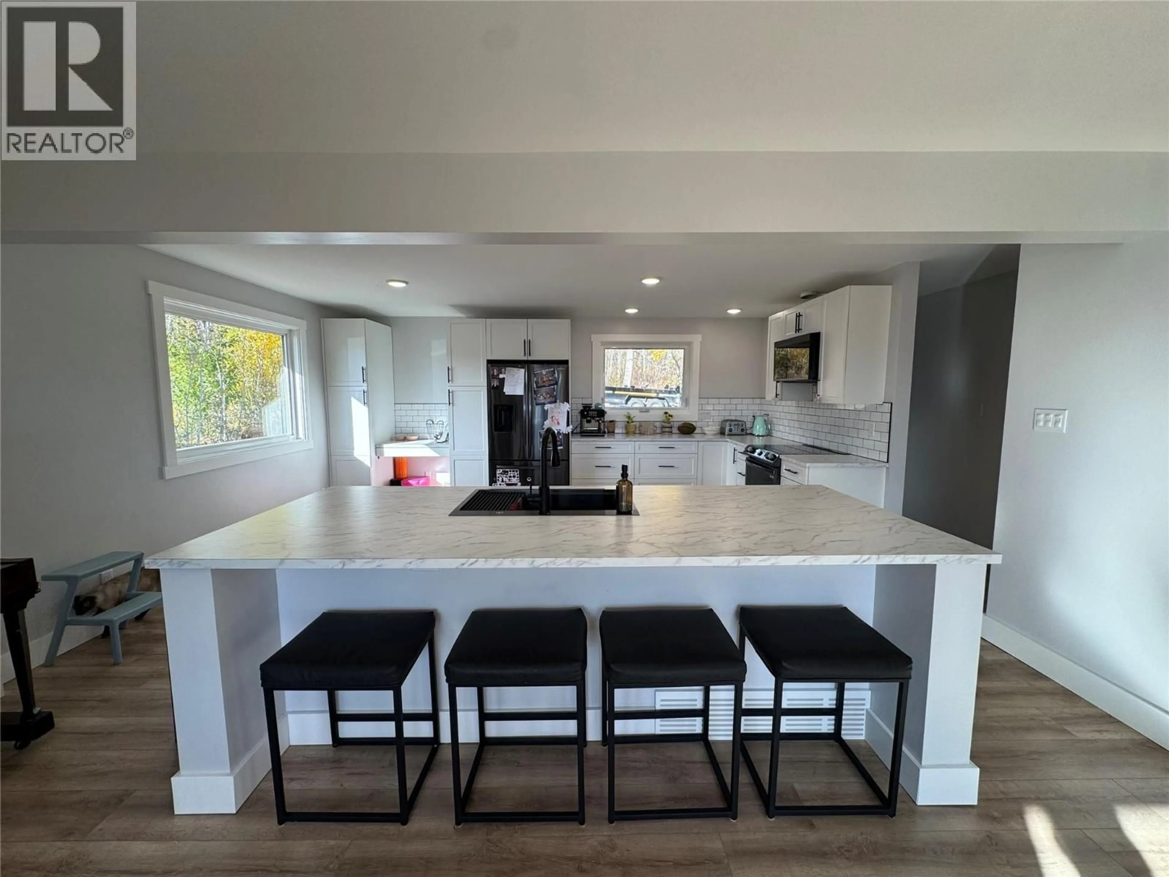Open concept kitchen, unknown for 1420 94 AVENUE, Dawson Creek British Columbia V1G1G8