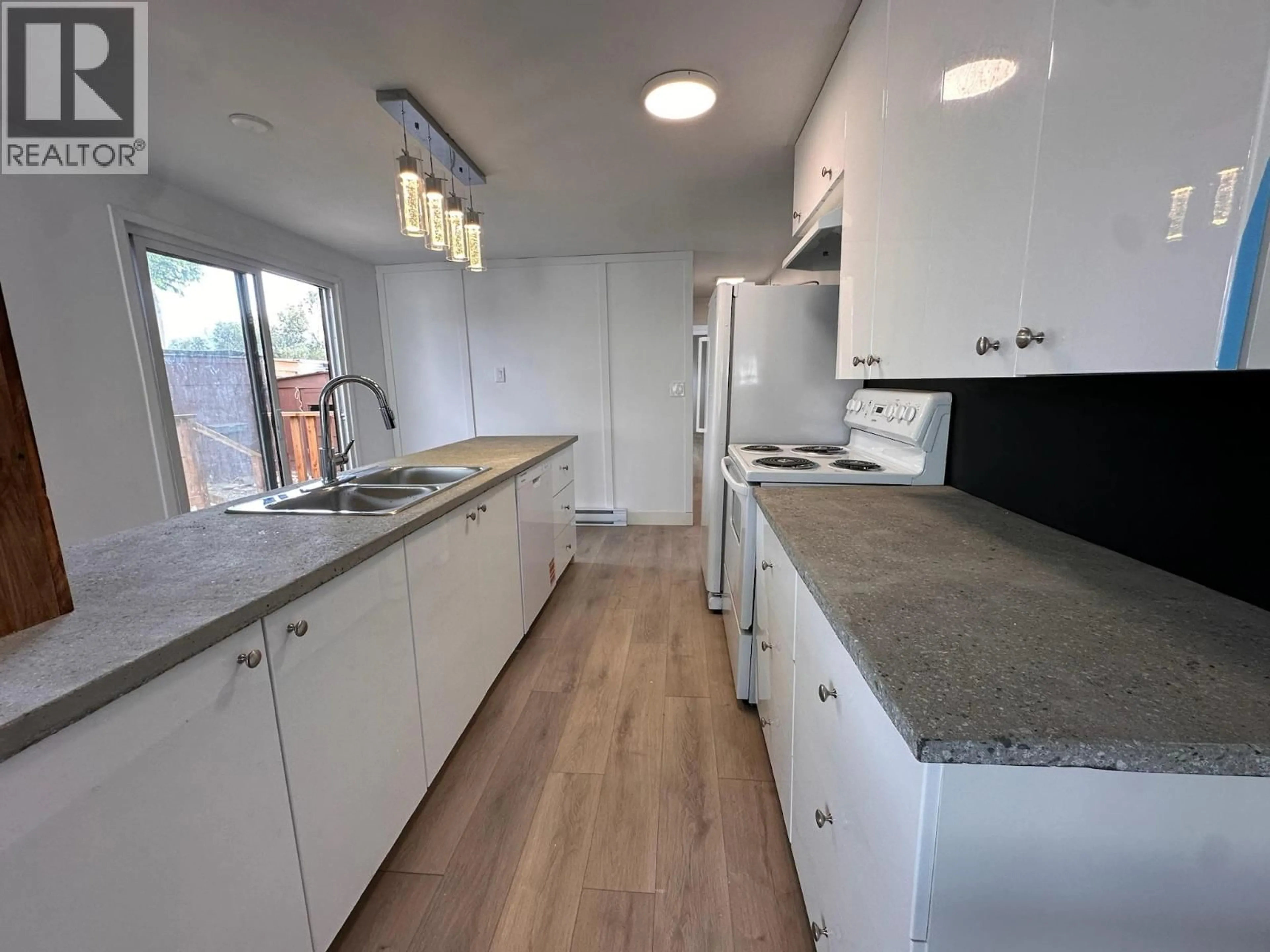 Standard kitchen, unknown for 34 - 3999 SKAHA LAKE ROAD, Penticton British Columbia V2A6J7