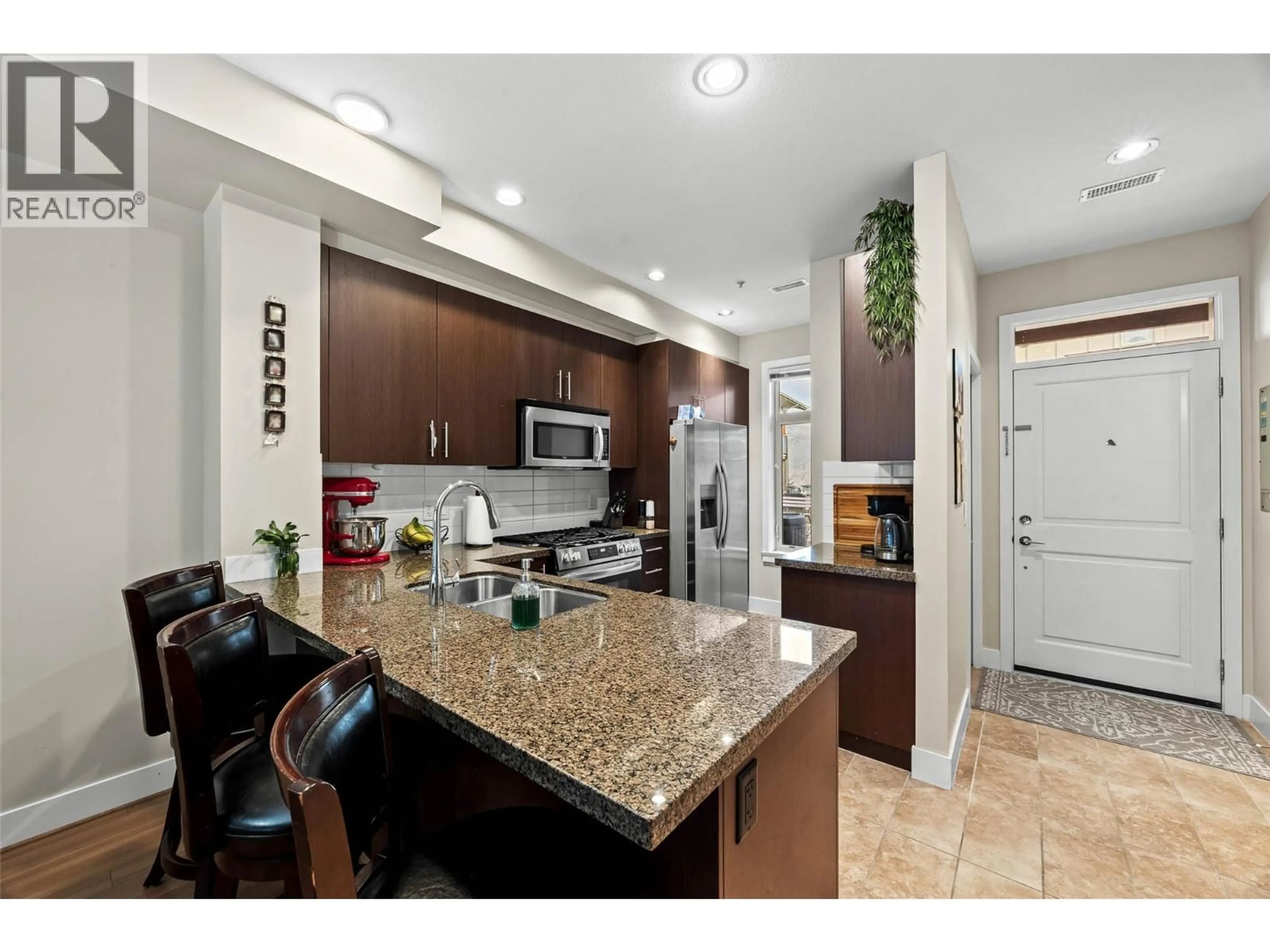 Open concept kitchen, ceramic/tile floor for 36 - 130 COLEBROOK ROAD, Kamloops British Columbia V1S0B4