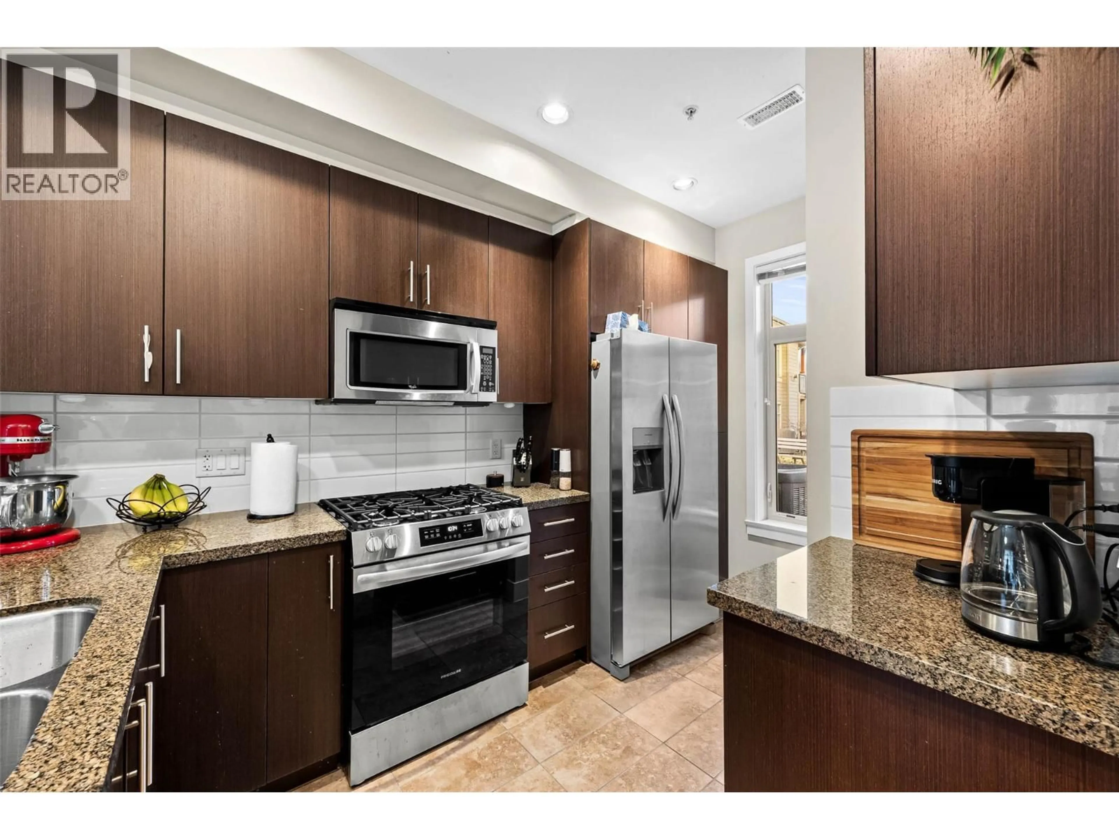 Standard kitchen, ceramic/tile floor for 36 - 130 COLEBROOK ROAD, Kamloops British Columbia V1S0B4