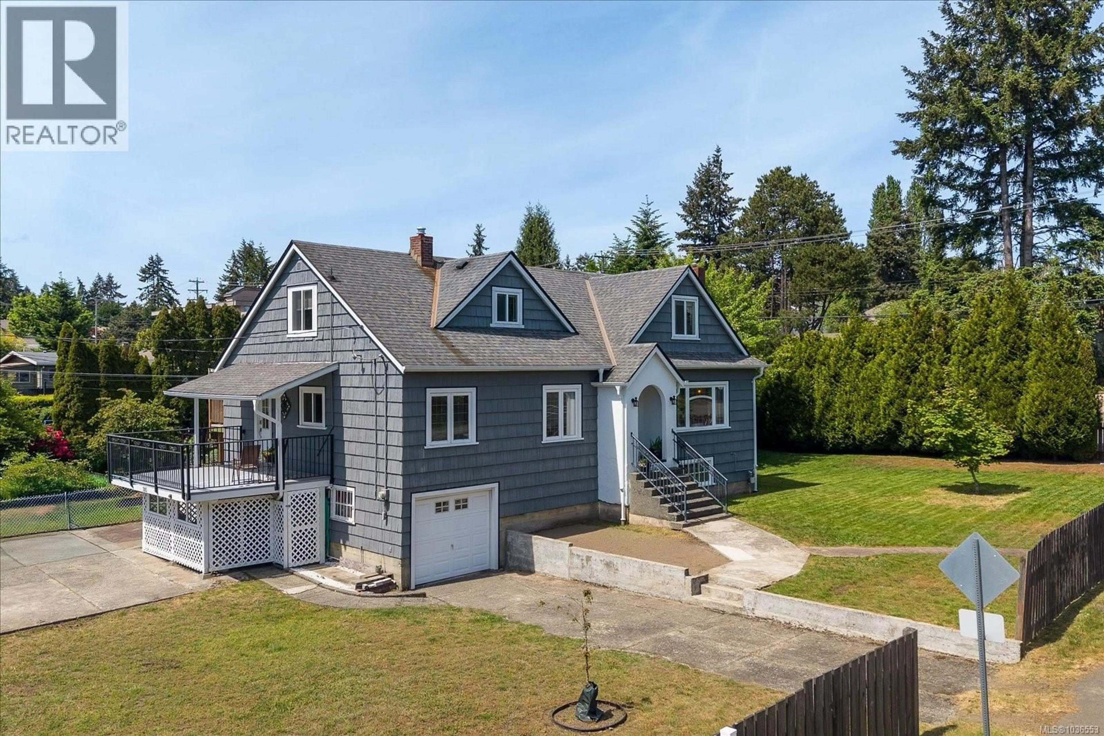 A pic from outside/outdoor area/front of a property/back of a property/a pic from drone, street for 285 WALL STREET, Nanaimo British Columbia V9S3M1