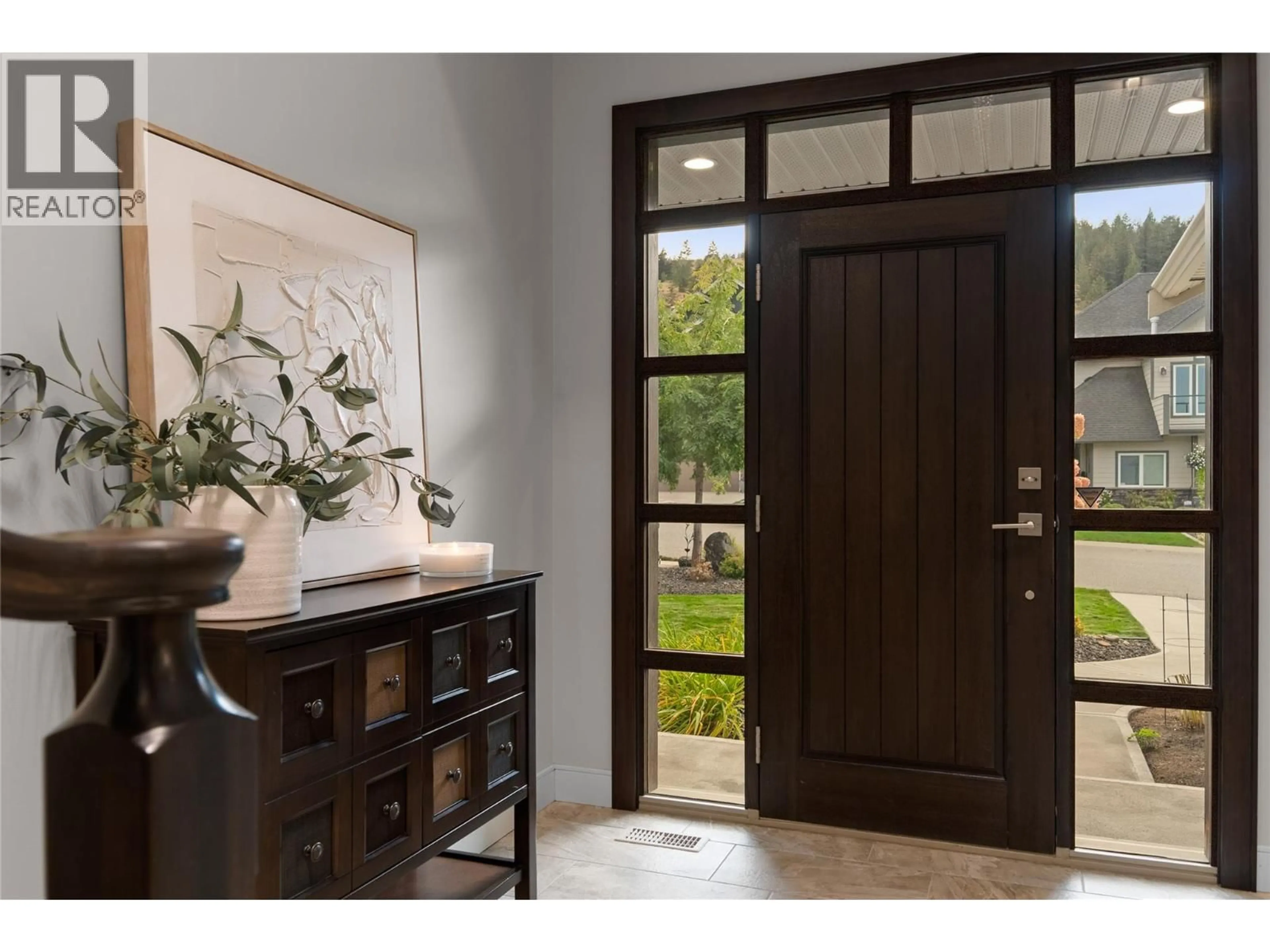 Indoor entryway for 2214 CROSSHILL DRIVE, Kamloops British Columbia V1S0C3