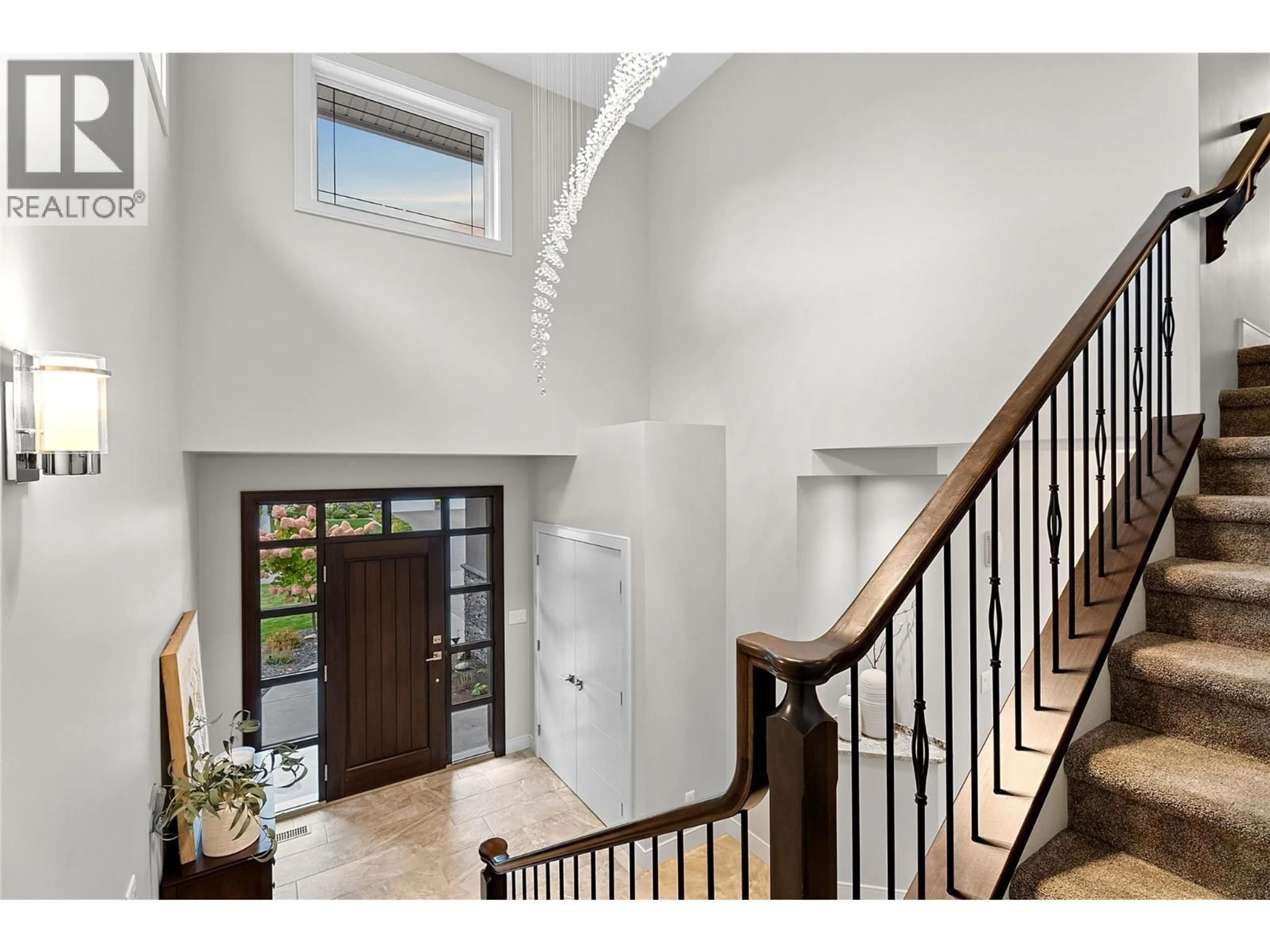 Indoor entryway for 2214 CROSSHILL DRIVE, Kamloops British Columbia V1S0C3