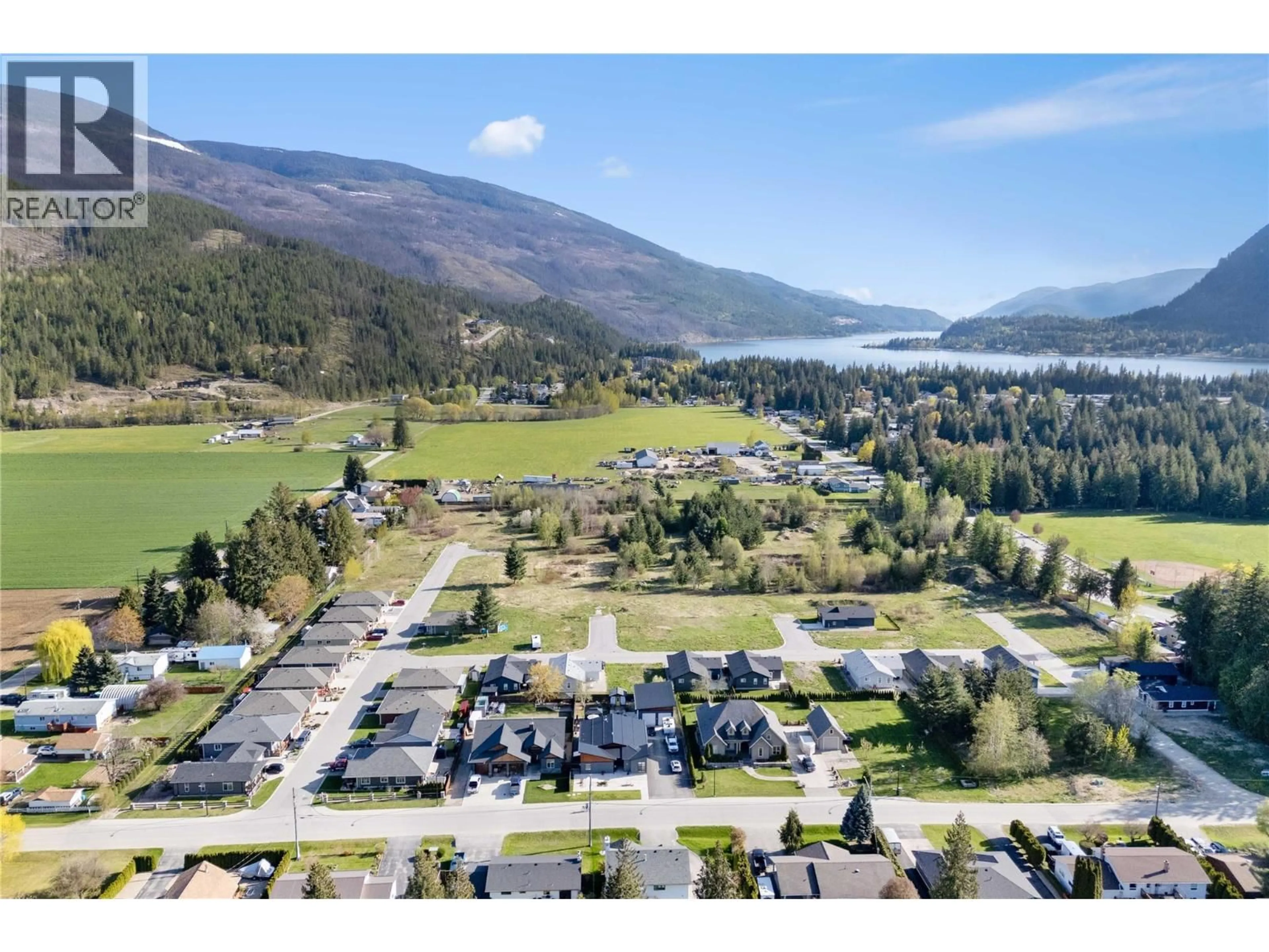 A pic from outside/outdoor area/front of a property/back of a property/a pic from drone, mountain view for 730 ELDERBERRY WALK, Sicamous British Columbia V0E2V0