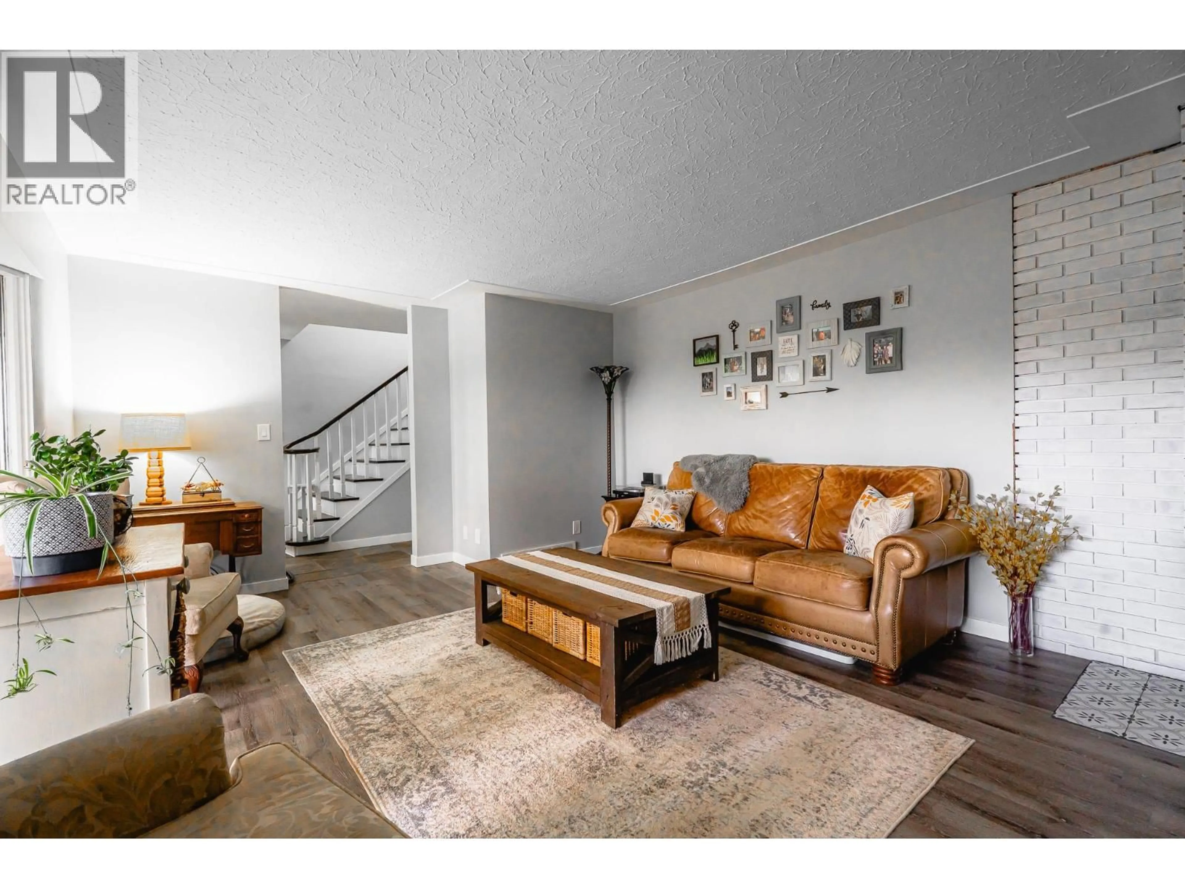Living room with furniture, unknown for 1834 RUSSET WYND, Kamloops British Columbia V2C4N5