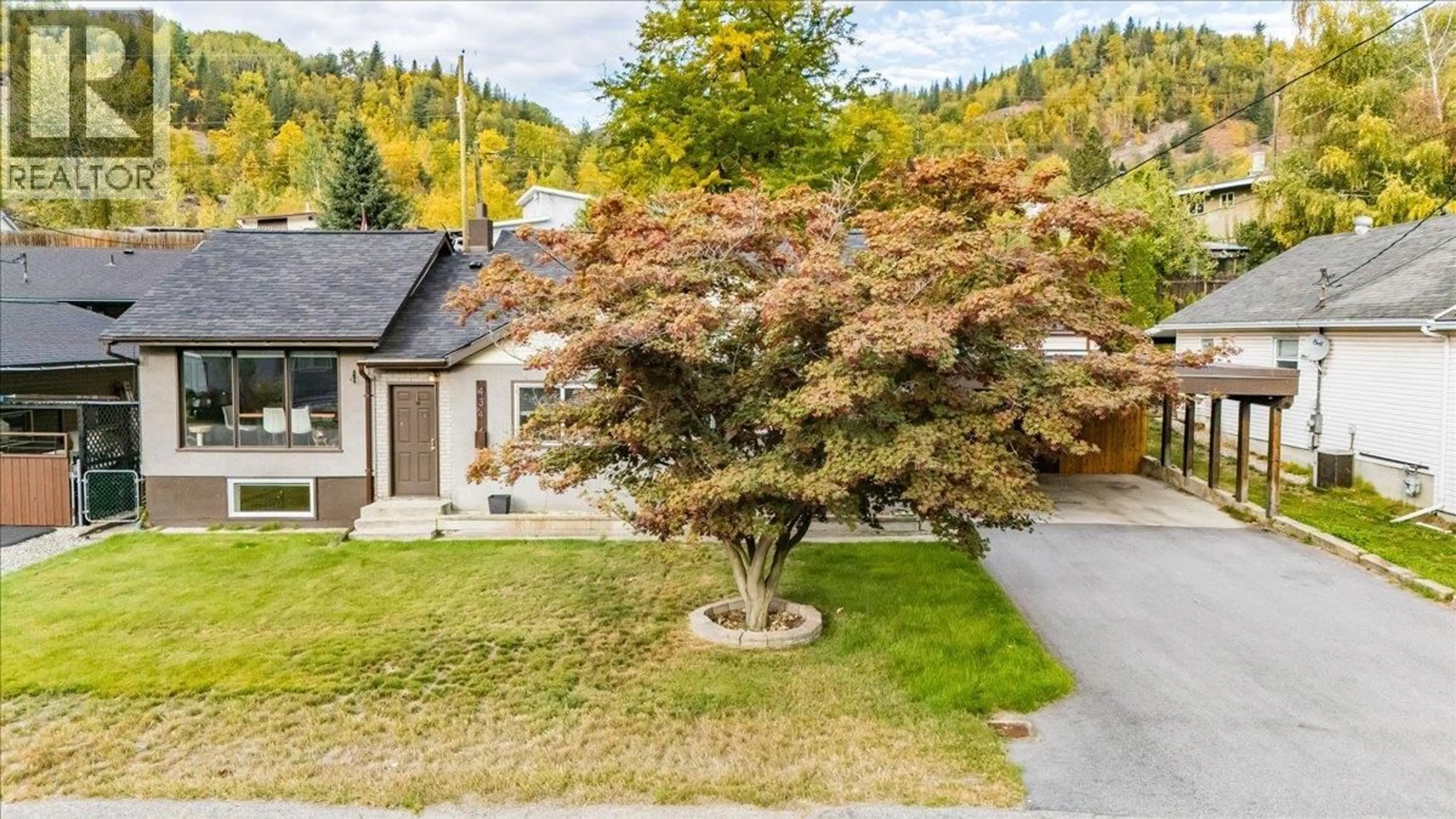 A pic from outside/outdoor area/front of a property/back of a property/a pic from drone, unknown for 434 3RD AVENUE, Rivervale British Columbia V1R4V4