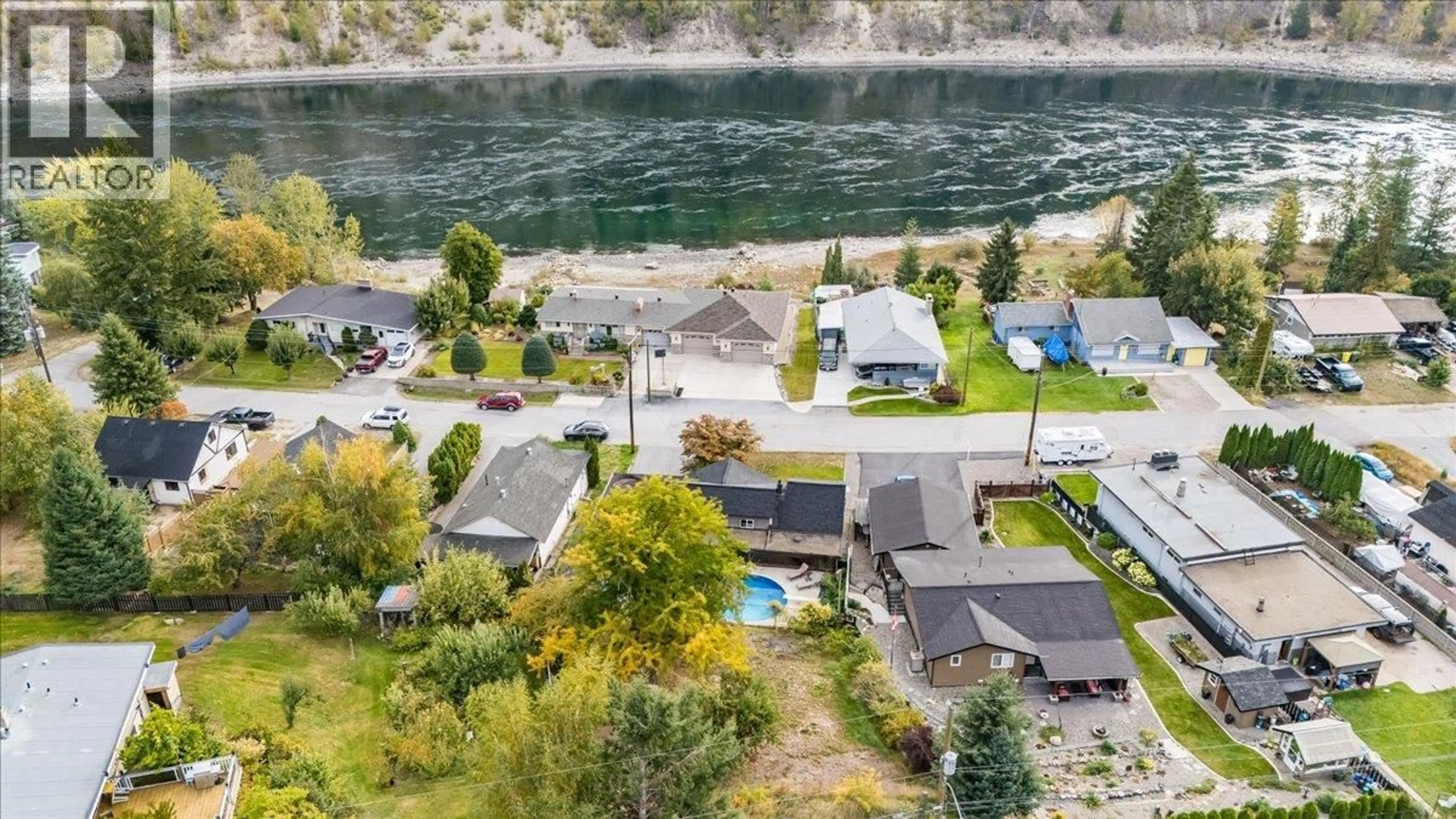 A pic from outside/outdoor area/front of a property/back of a property/a pic from drone, water/lake/river/ocean view for 434 3RD AVENUE, Rivervale British Columbia V1R4V4