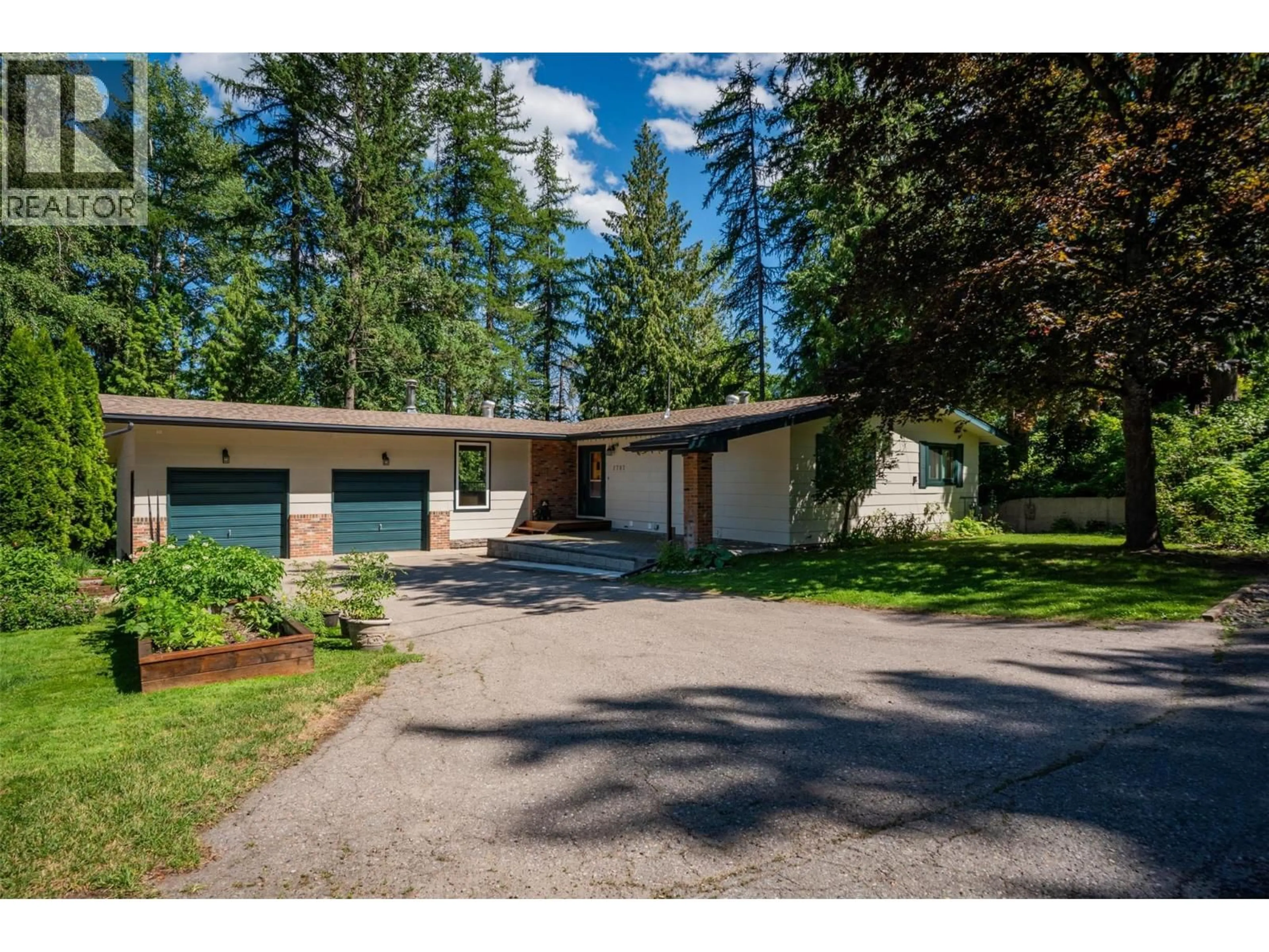 A pic from outside/outdoor area/front of a property/back of a property/a pic from drone, street for 2707 MAPLE CRESCENT, Rossland British Columbia V0G1Y0
