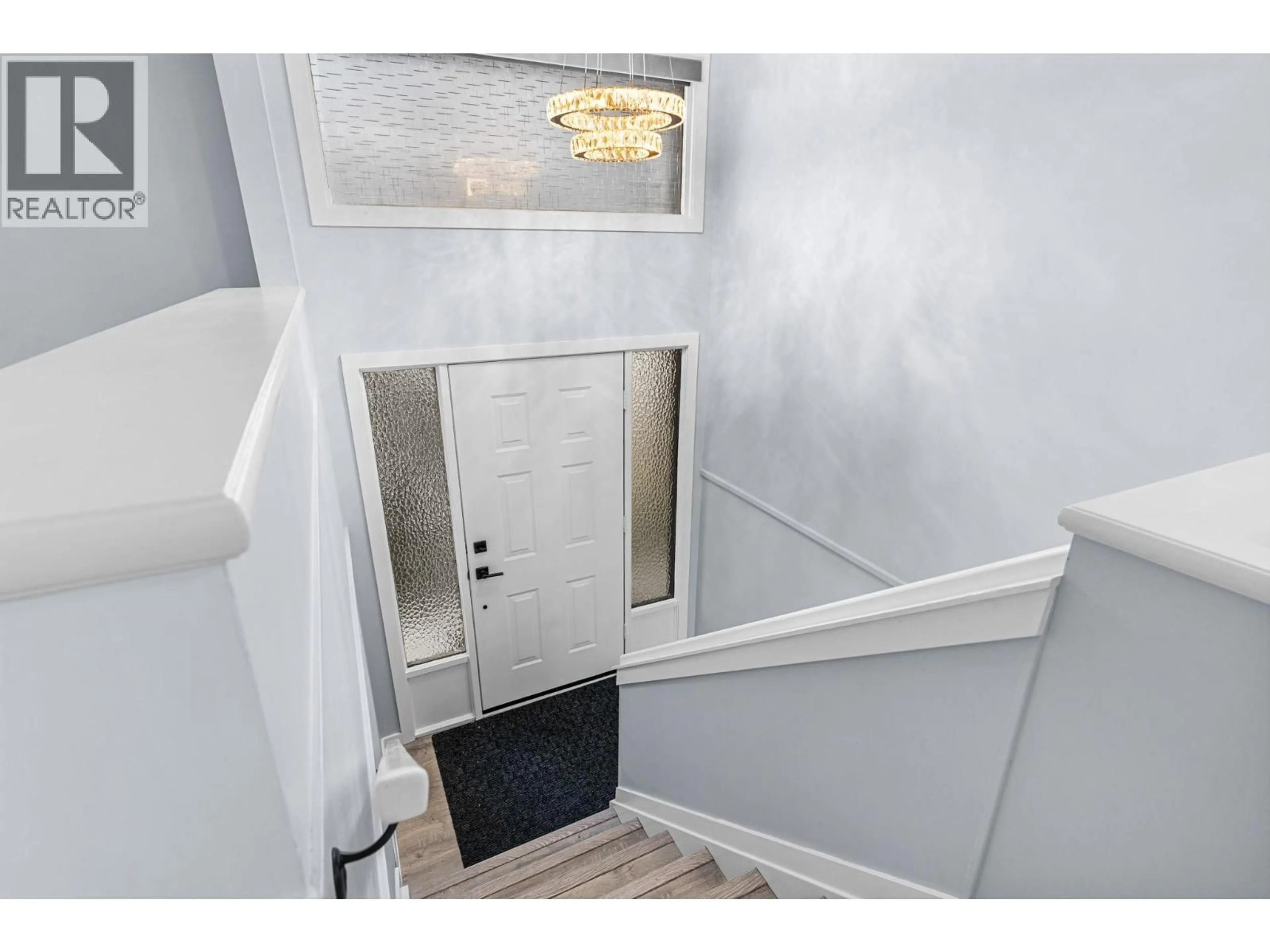 Indoor entryway for 4611 GORDON DRIVE, Kelowna British Columbia V1W1T5