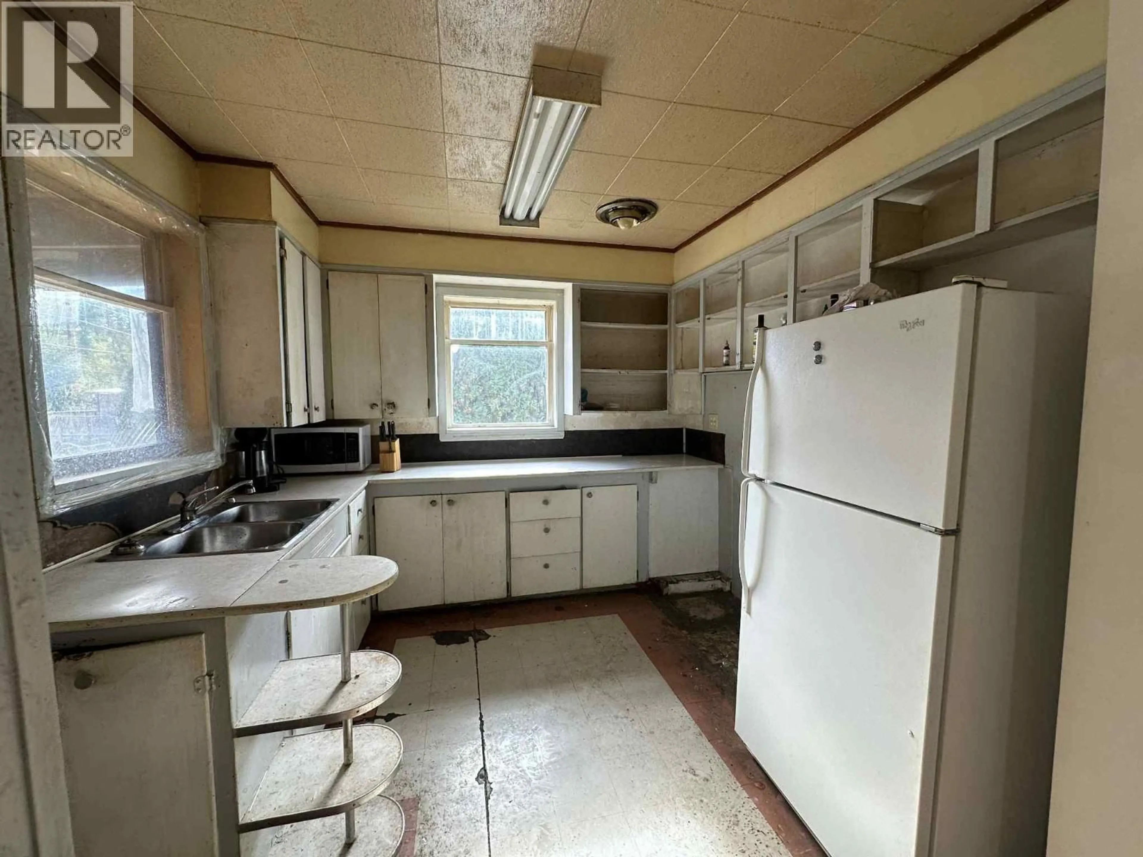 Standard kitchen, unknown for 515 SAYWARD AVENUE, Salmo British Columbia V0G1Z0