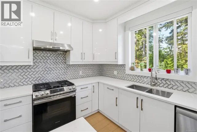 5254 SHERBOURNE DRIVE, Nanaimo 5