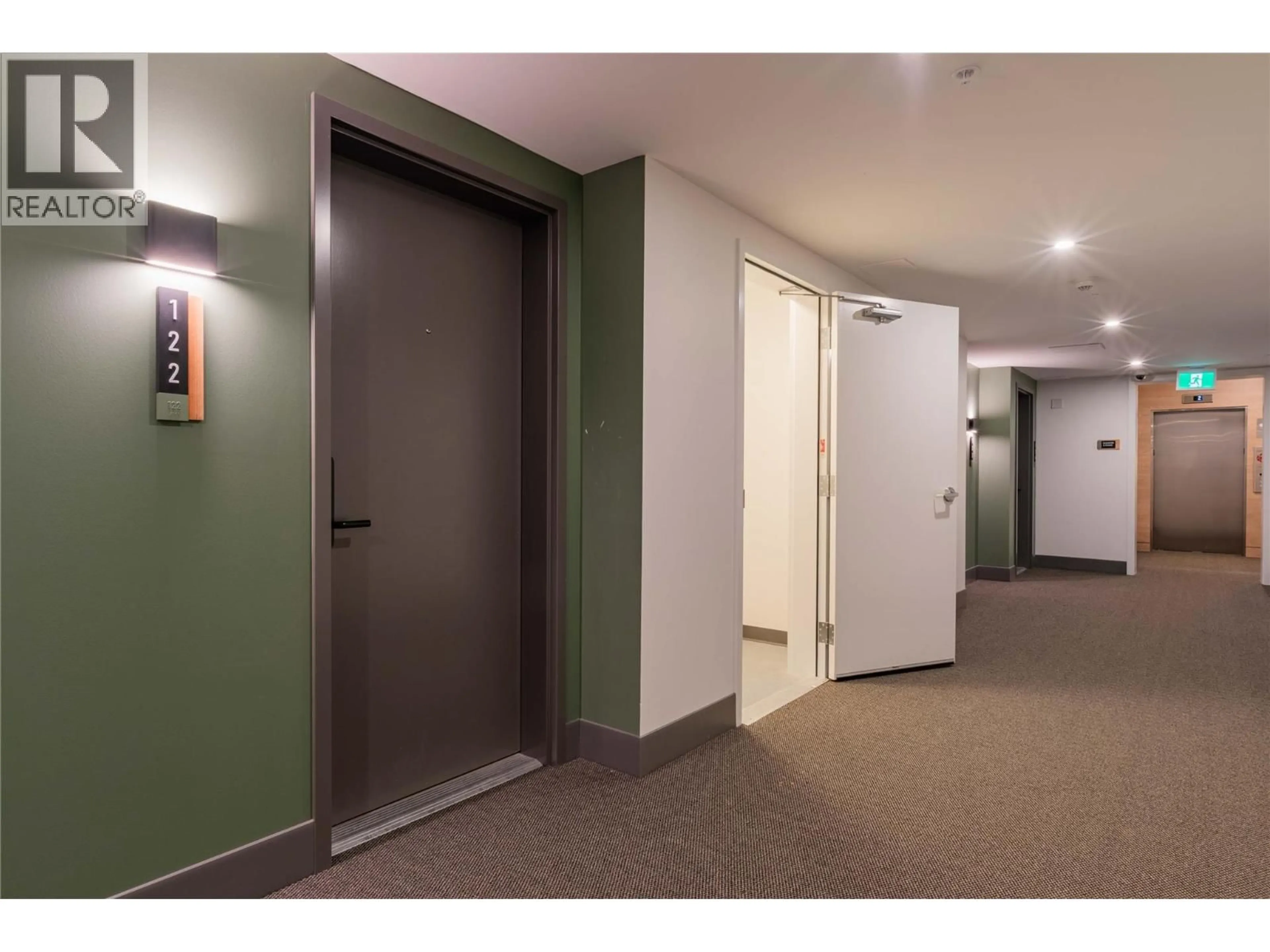 Indoor foyer for 122 - 4280 RED MOUNTAIN ROAD, Rossland British Columbia V0G1Y0