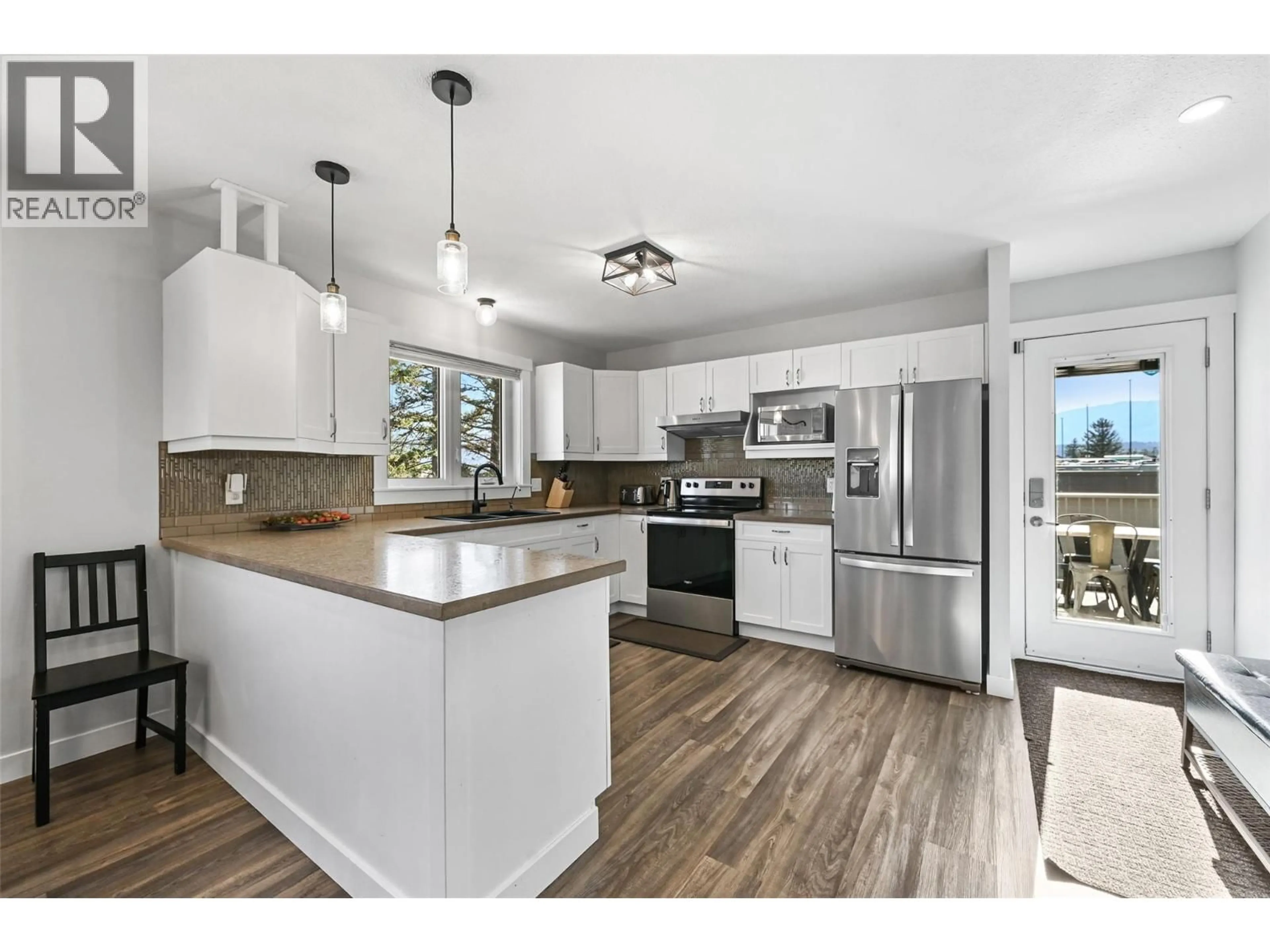 Open concept kitchen, unknown for 208 7TH AVENUE, Invermere British Columbia V0A1K4