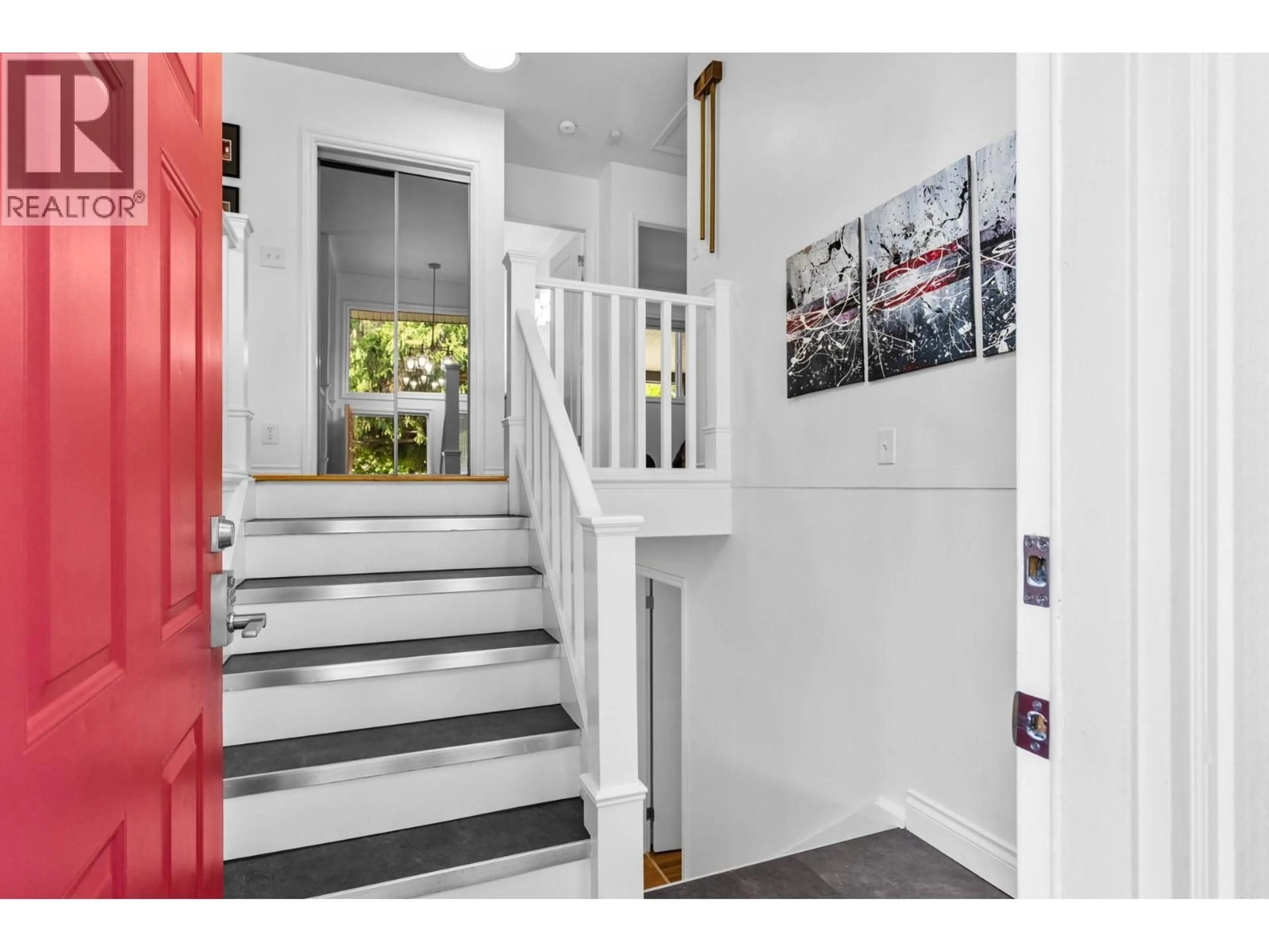 Indoor entryway for 1112 PINECREST LANE, Kelowna British Columbia V1Y4L5