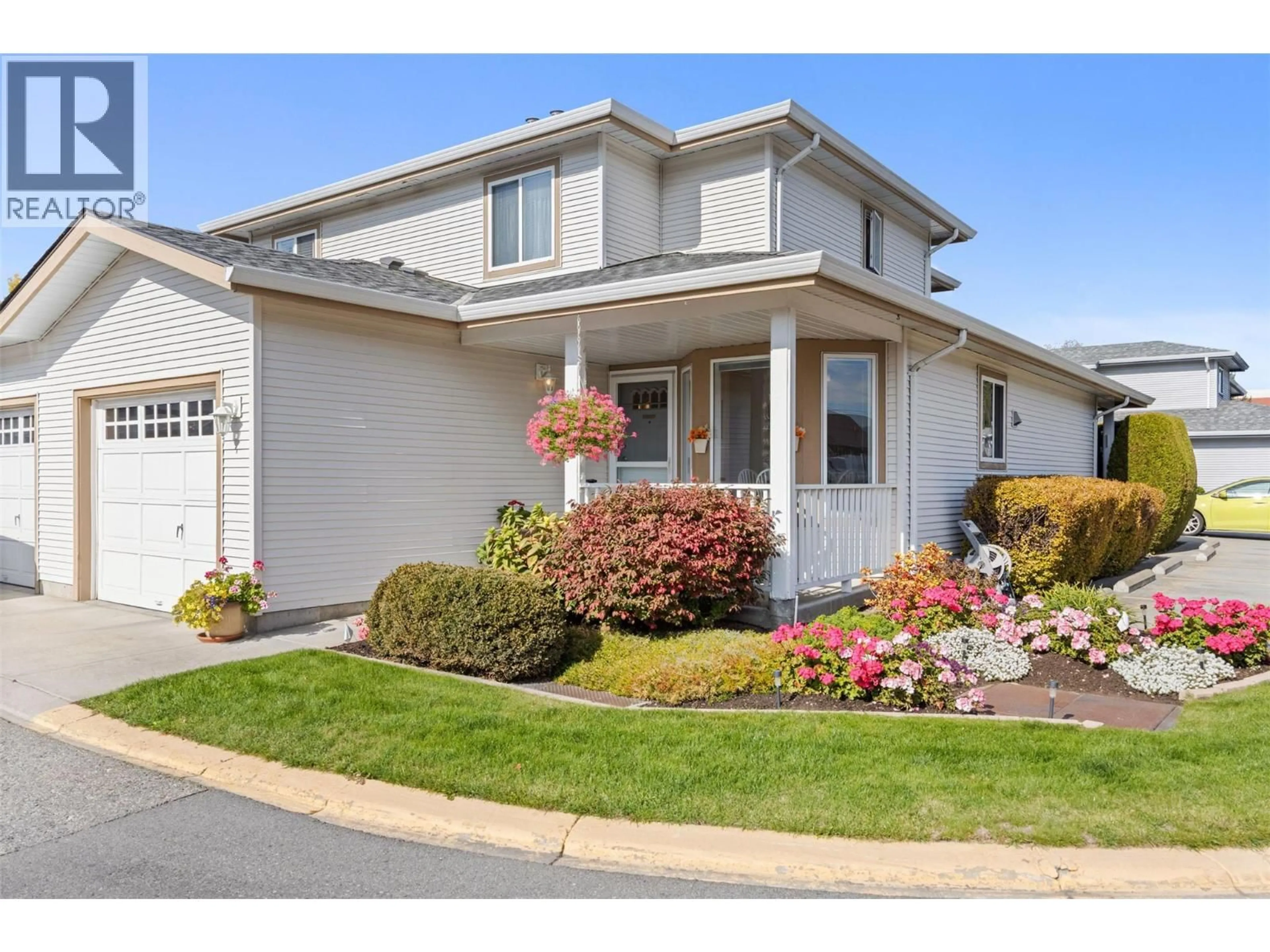 Home with vinyl exterior material, street for 111 - 1120 GUISACHAN ROAD, Kelowna British Columbia V1Y9R5