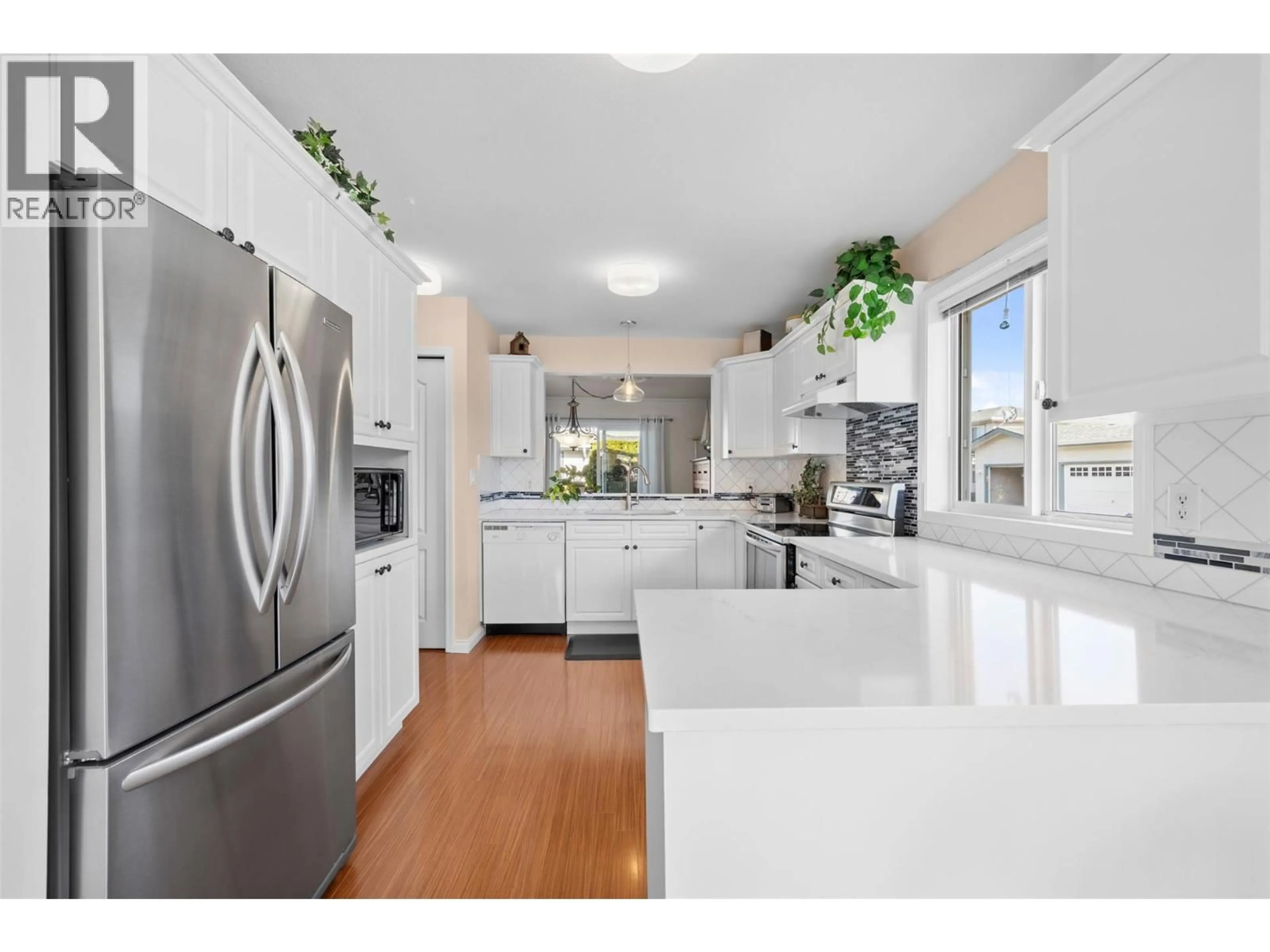 Open concept kitchen, ceramic/tile floor for 111 - 1120 GUISACHAN ROAD, Kelowna British Columbia V1Y9R5