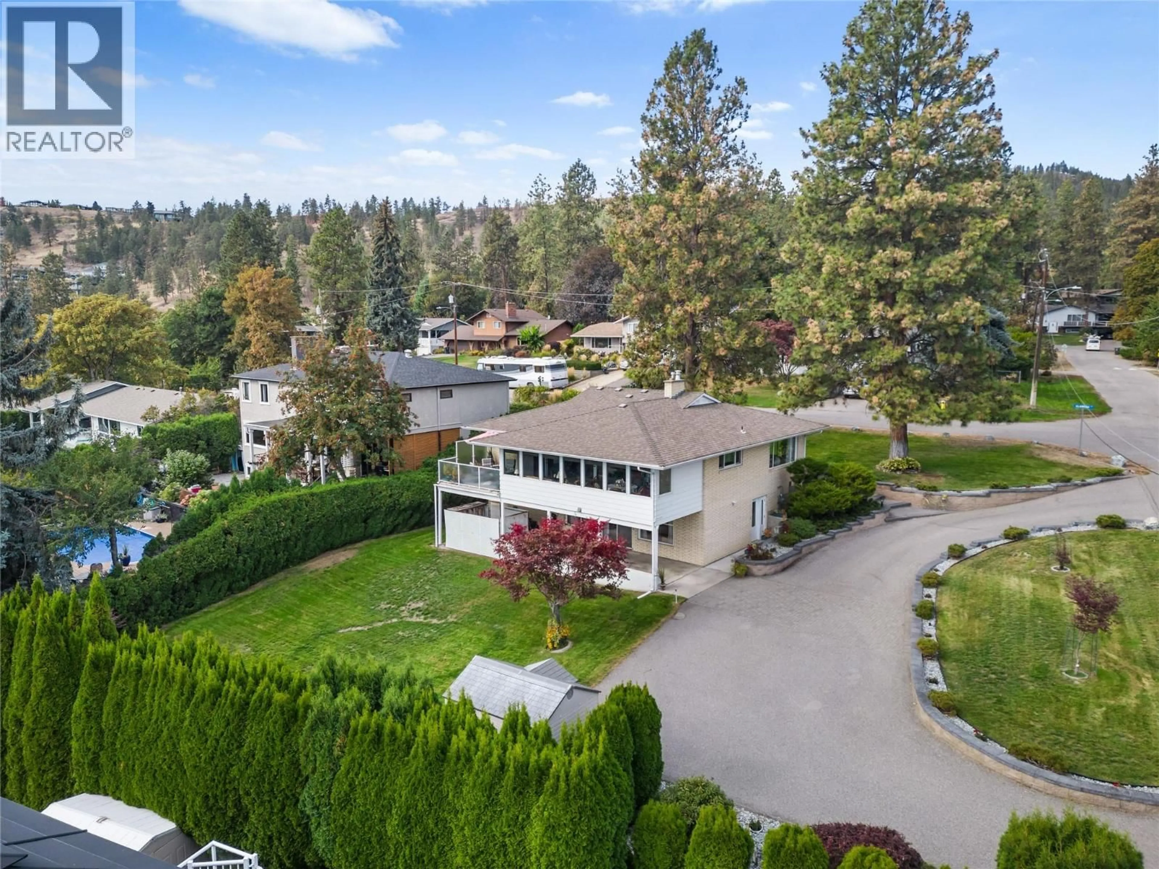 A pic from outside/outdoor area/front of a property/back of a property/a pic from drone, water/lake/river/ocean view for 3 ALAMEDA COURT, Kelowna British Columbia V1V1C6