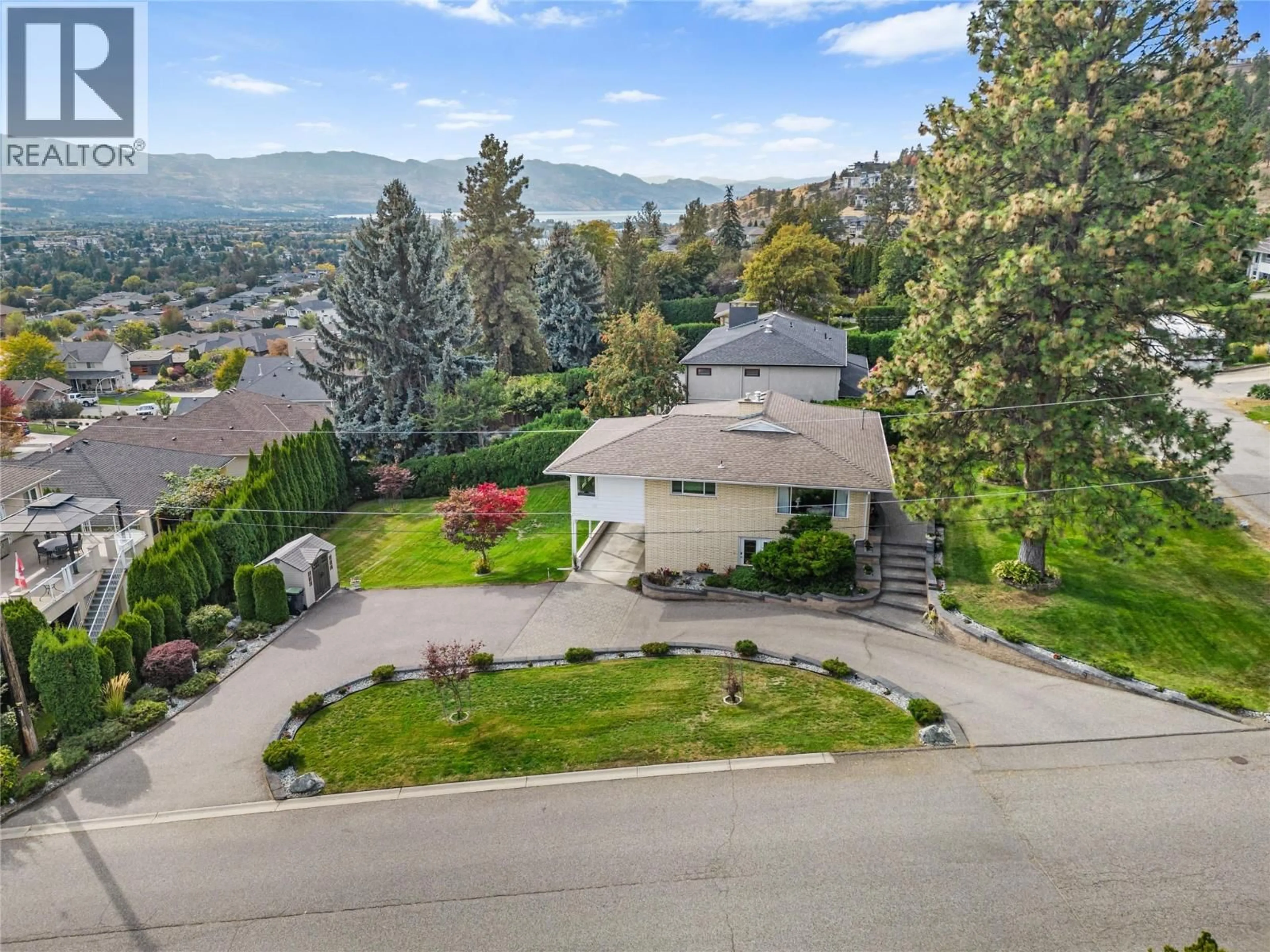 A pic from outside/outdoor area/front of a property/back of a property/a pic from drone, mountain view for 3 ALAMEDA COURT, Kelowna British Columbia V1V1C6