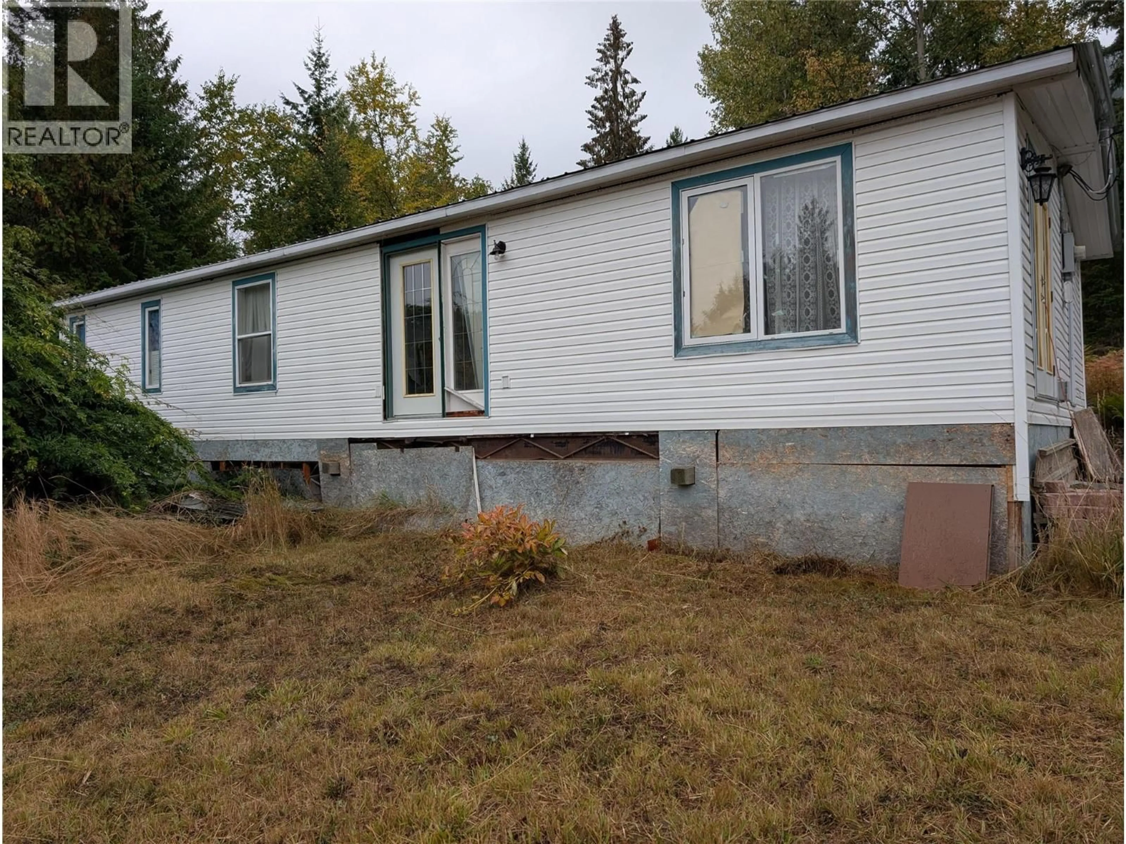 Home with vinyl exterior material, unknown for 7429 STAMPEDE TRAIL, Anglemont British Columbia V0E1M8