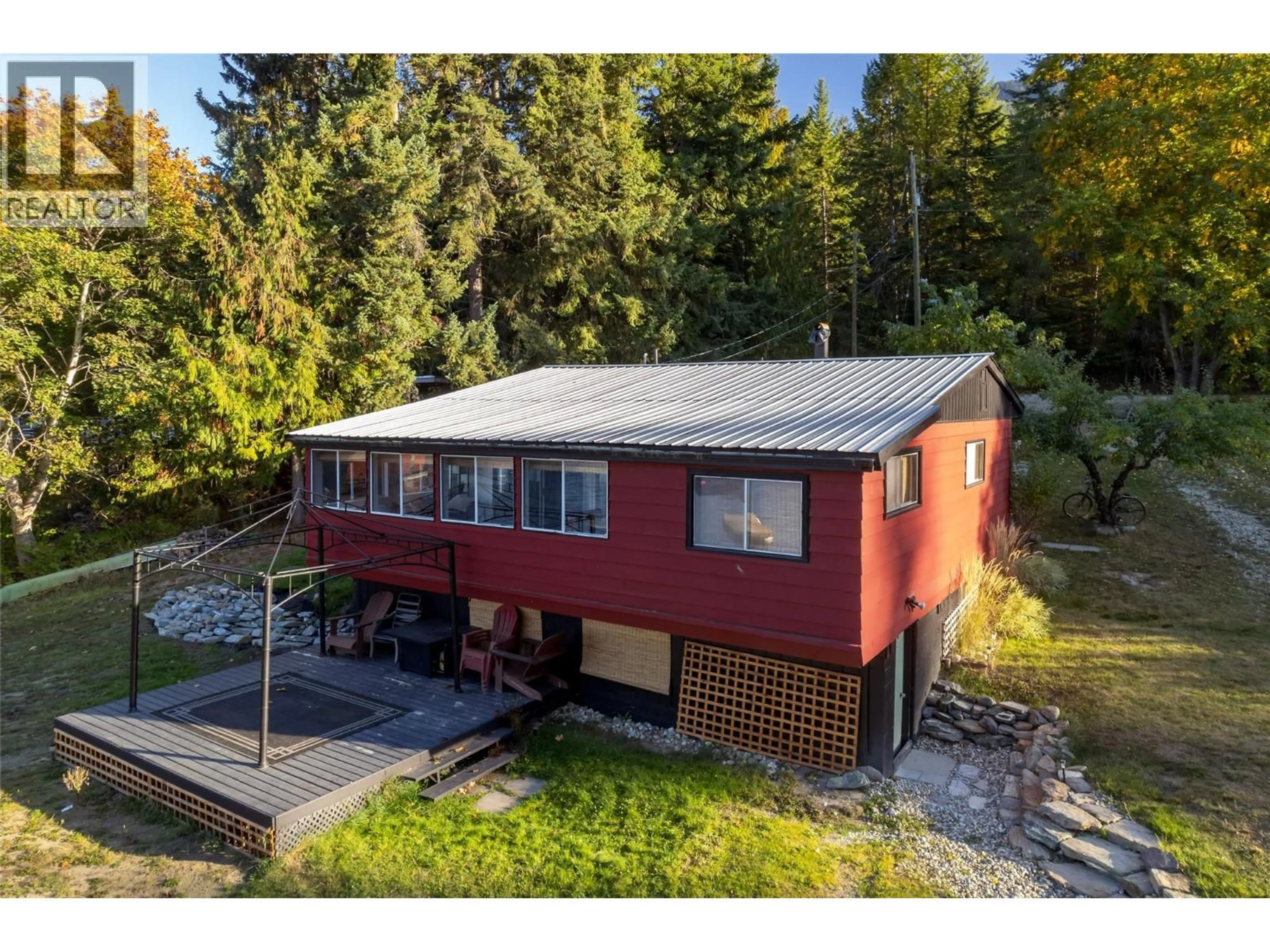 A pic from outside/outdoor area/front of a property/back of a property/a pic from drone, unknown for 7635 ROSS ROAD, Nelson British Columbia V1L6R5