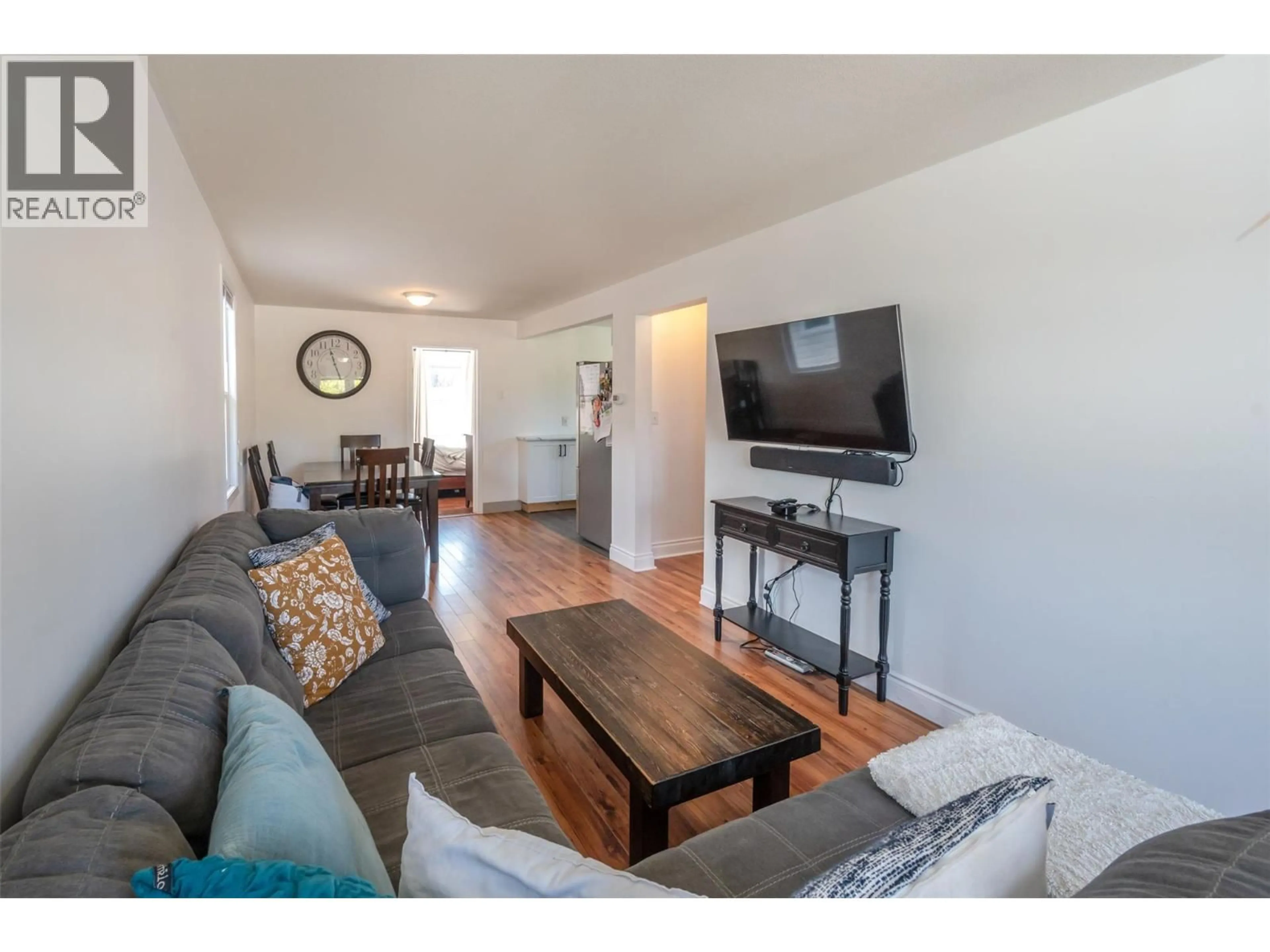Living room with furniture, wood/laminate floor for 496 WADE AVENUE WEST, Penticton British Columbia V2A1V4