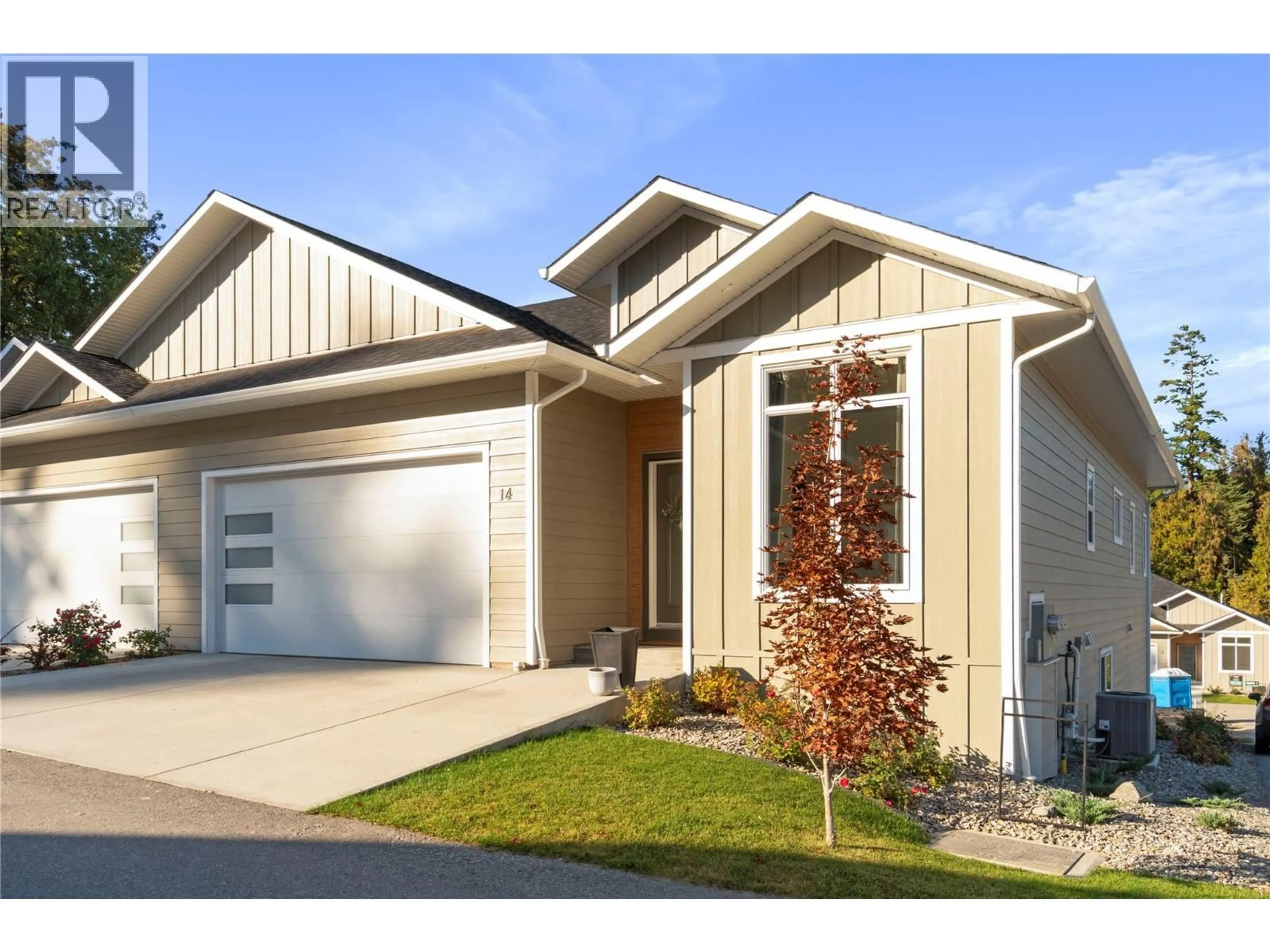 Home with vinyl exterior material, street for 14 - 231 20 STREET, Salmon Arm British Columbia V1E0H3