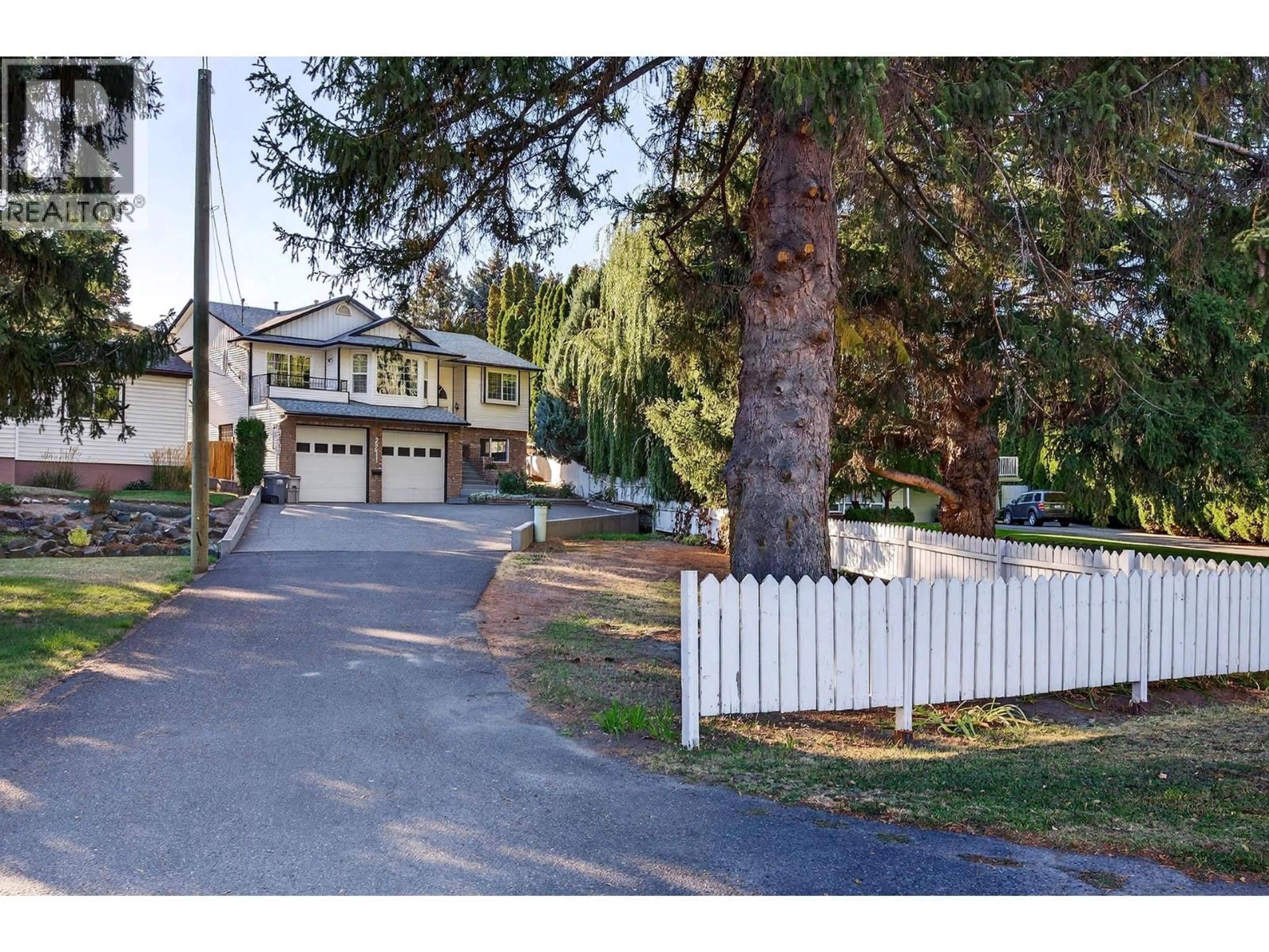 A pic from outside/outdoor area/front of a property/back of a property/a pic from drone, street for 2271 PARK DRIVE, Kamloops British Columbia V2V4P7