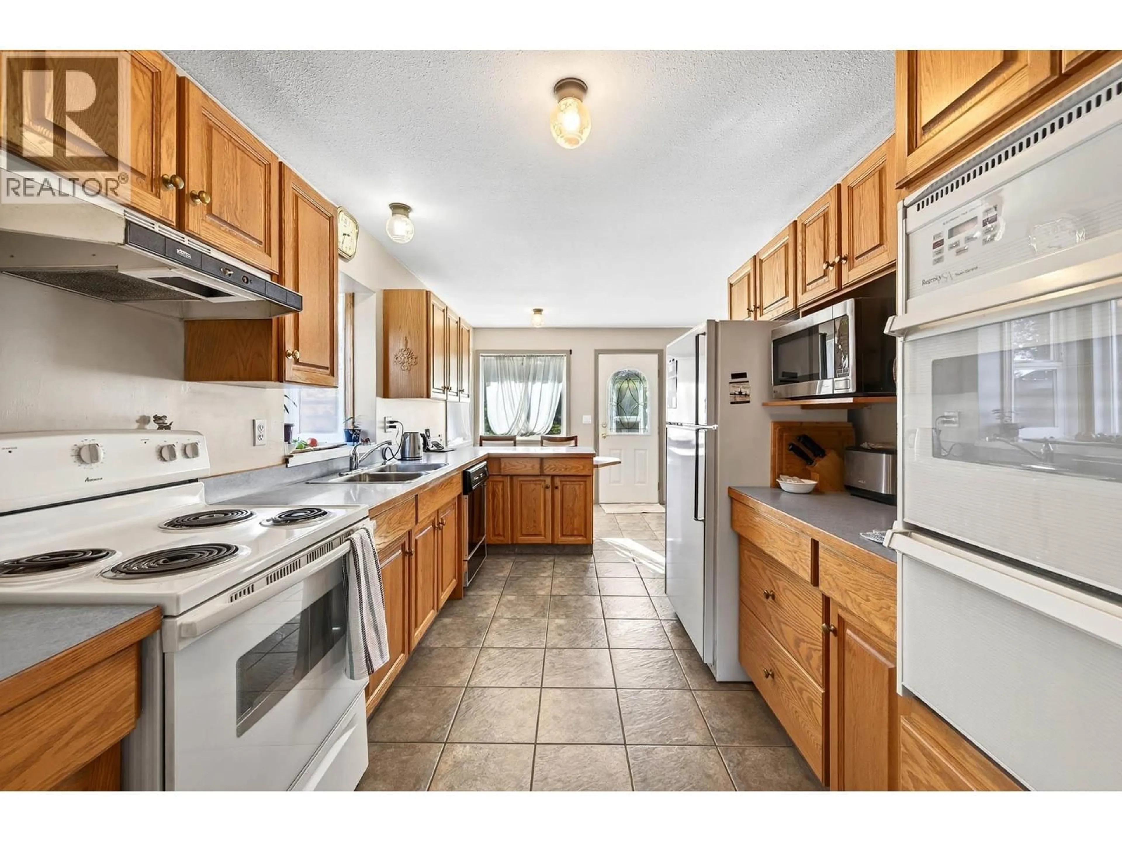 Standard kitchen, ceramic/tile floor for 2271 PARK DRIVE, Kamloops British Columbia V2V4P7