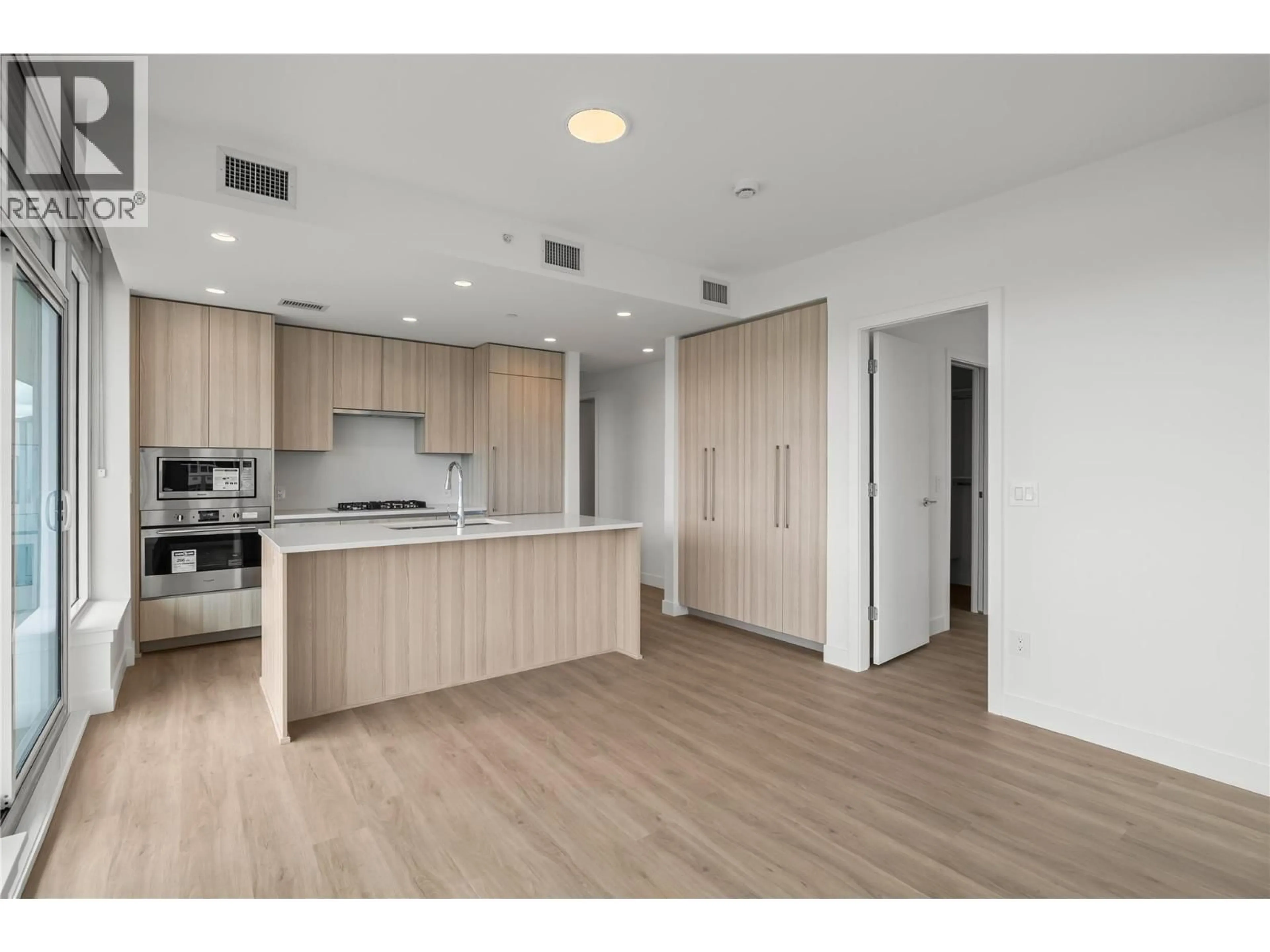 Open concept kitchen, wood/laminate floor for 1704 - 238 LEON AVENUE, Kelowna British Columbia V1Y6H9