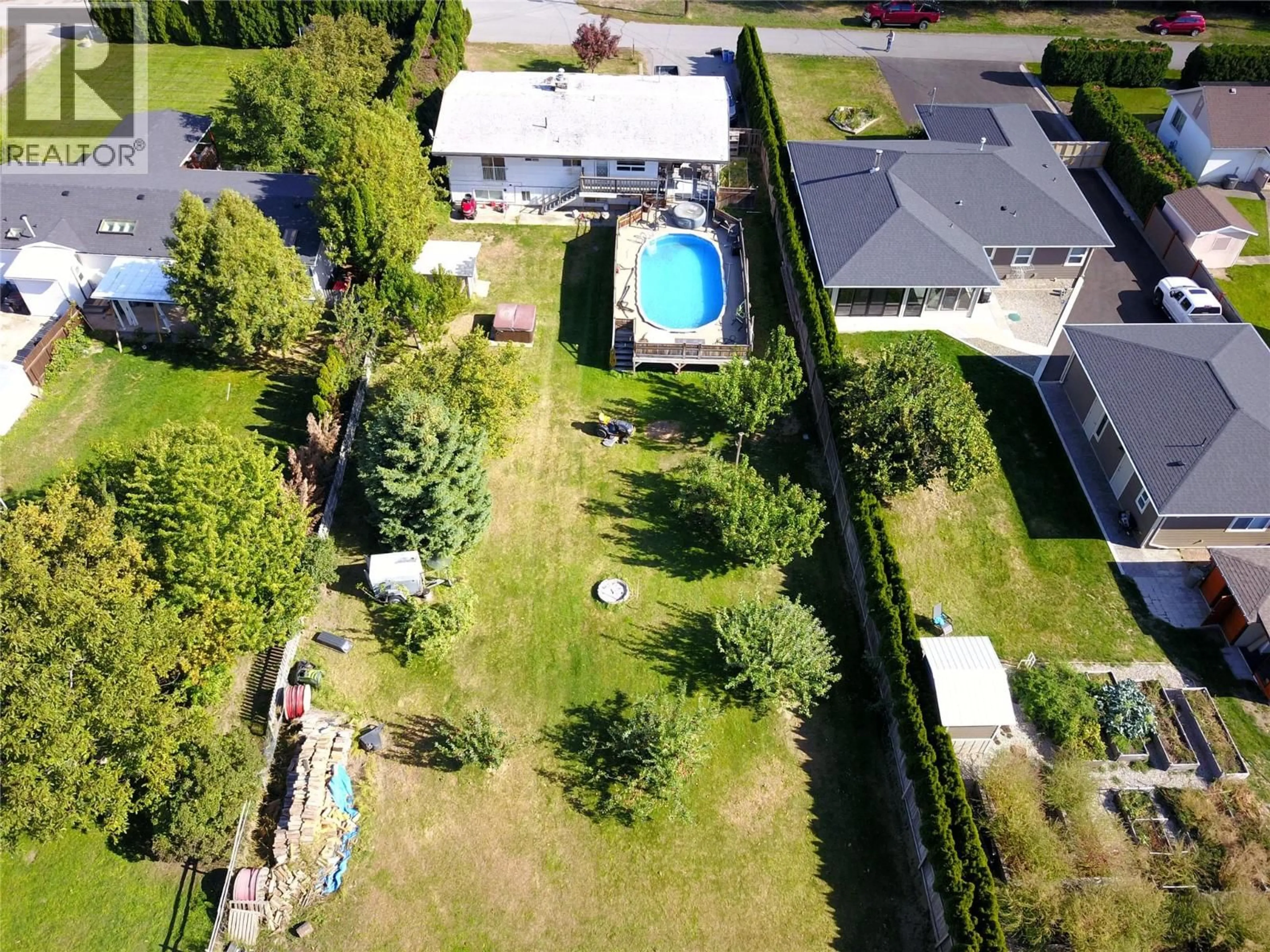 A pic from outside/outdoor area/front of a property/back of a property/a pic from drone, unknown for 5246 HAYNES ROAD, Oliver British Columbia V0H1T1