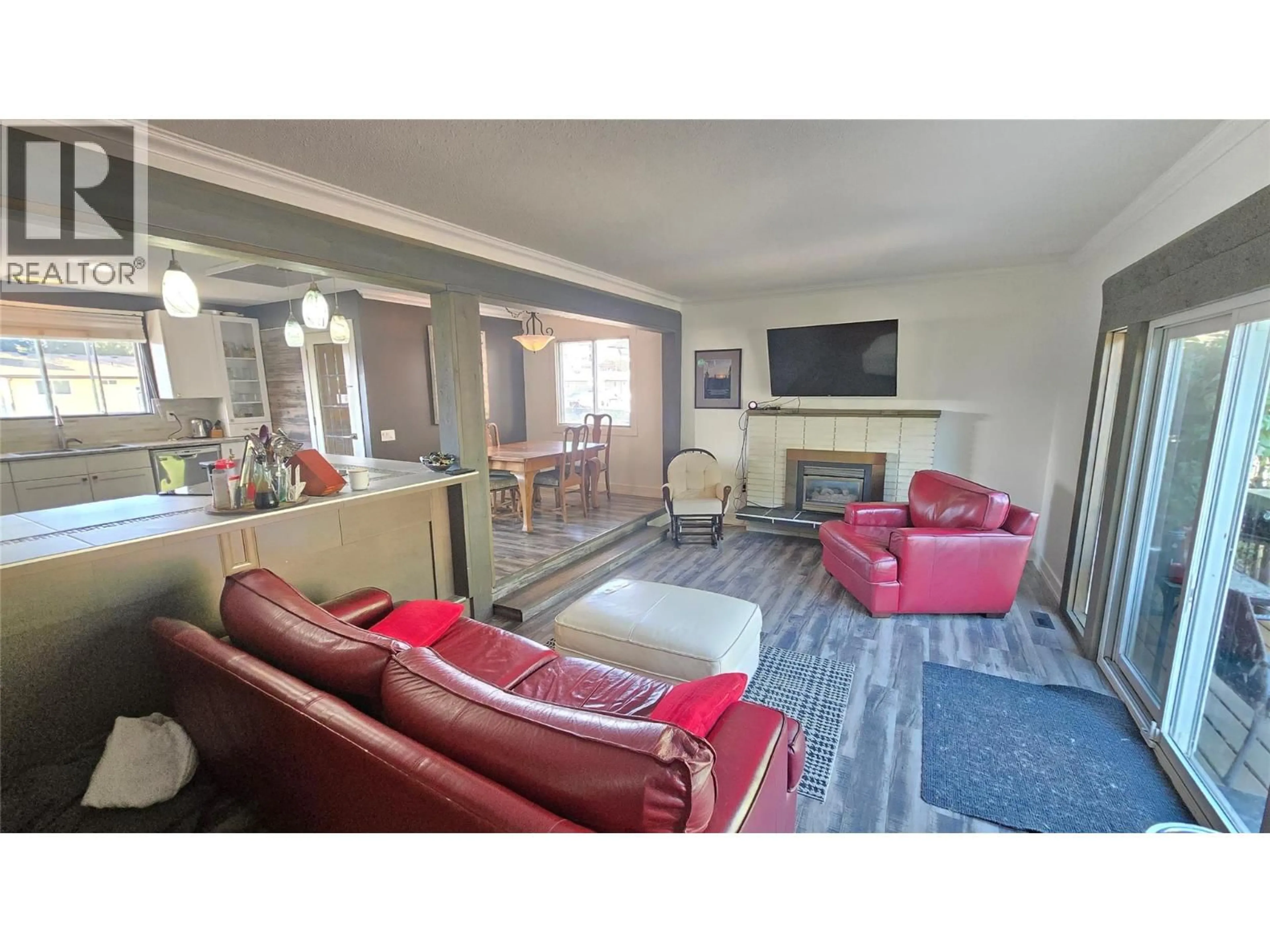 Living room with furniture, unknown for 1151 SCHUBERT DRIVE, Kamloops British Columbia V2B7M4