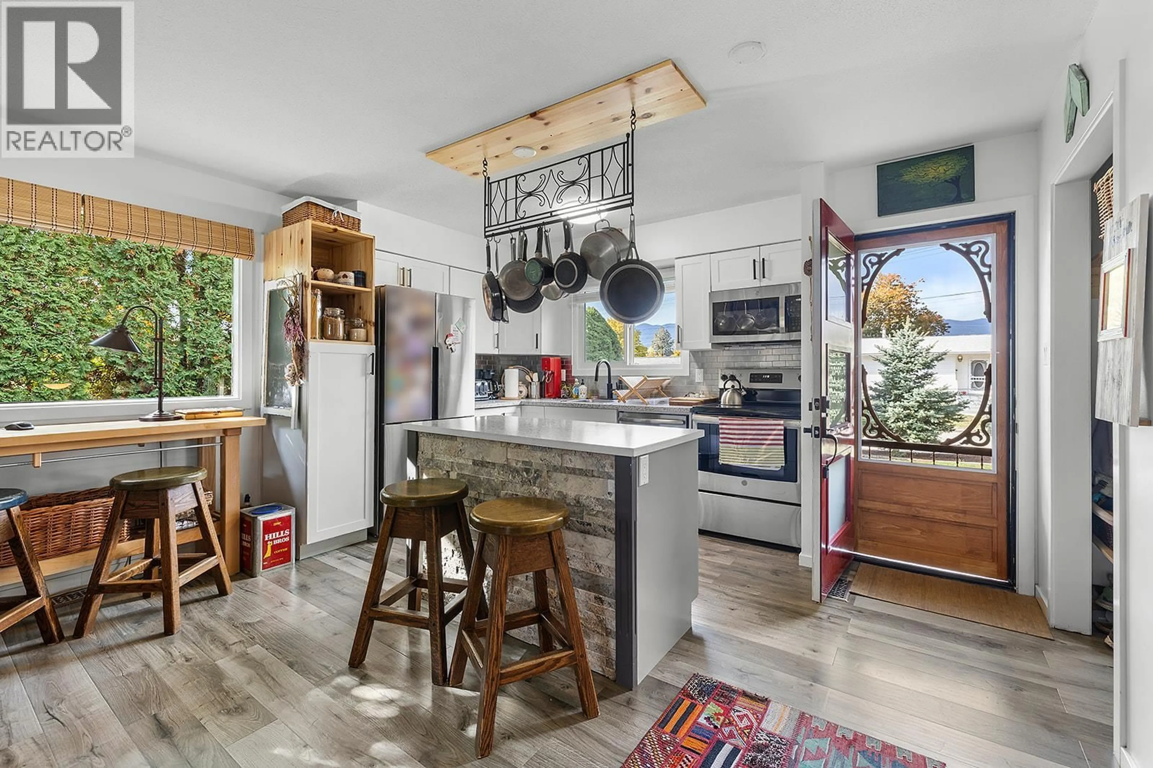Open concept kitchen, ceramic/tile floor for 224 23RD AVENUE SOUTH, Creston British Columbia V0B1G5